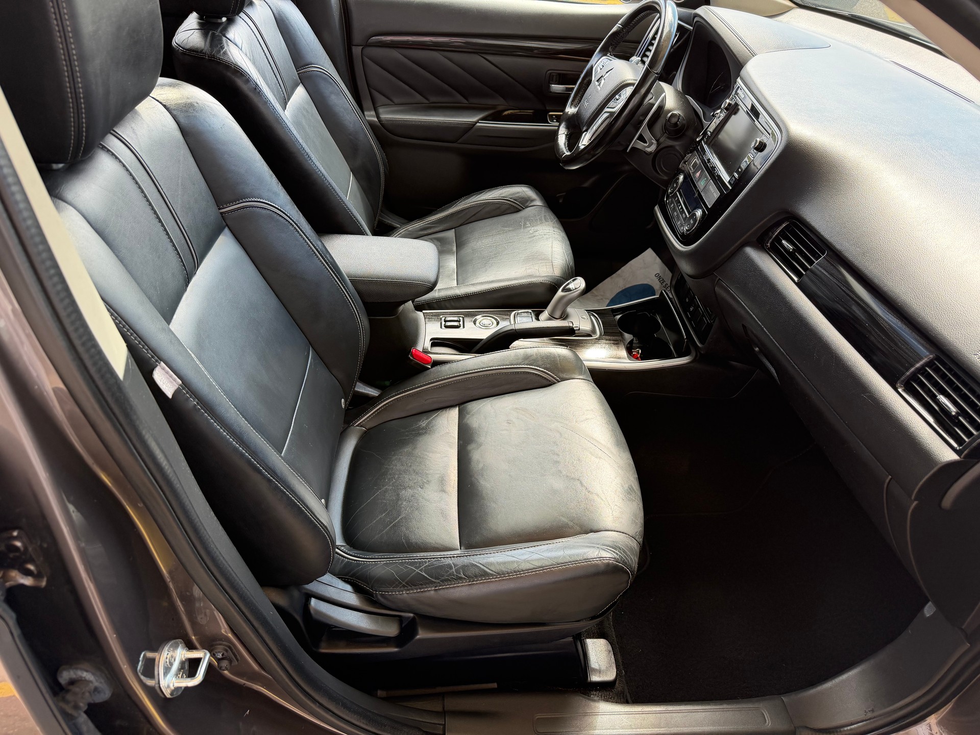 MITSUBISHI Outlander 2.0 PHEV Diamond 4WD Automatic-image-11
