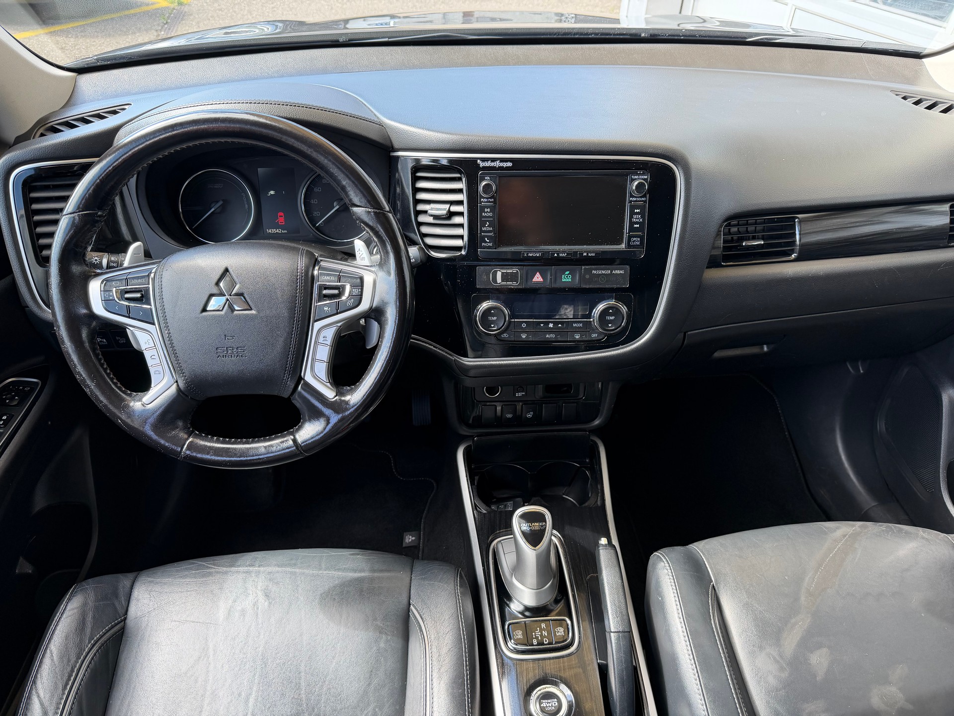 MITSUBISHI Outlander 2.0 PHEV Diamond 4WD Automatic-image-8