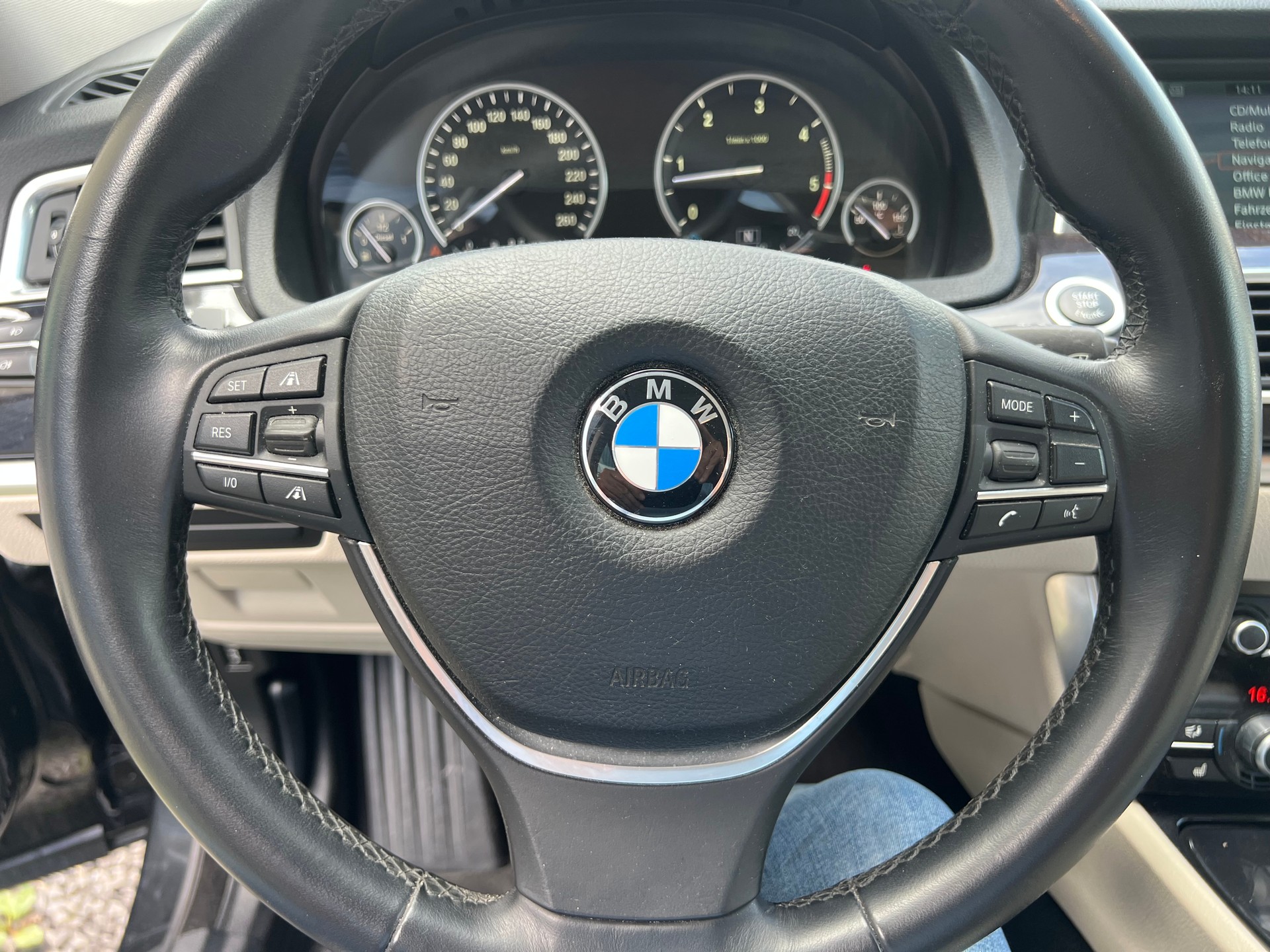 BMW 530d xDrive GT Steptronic *** Navigation * Standheizung * Leder * Sitzbelüftung * Head -Up Display * 8 fachbereift ***-image-16