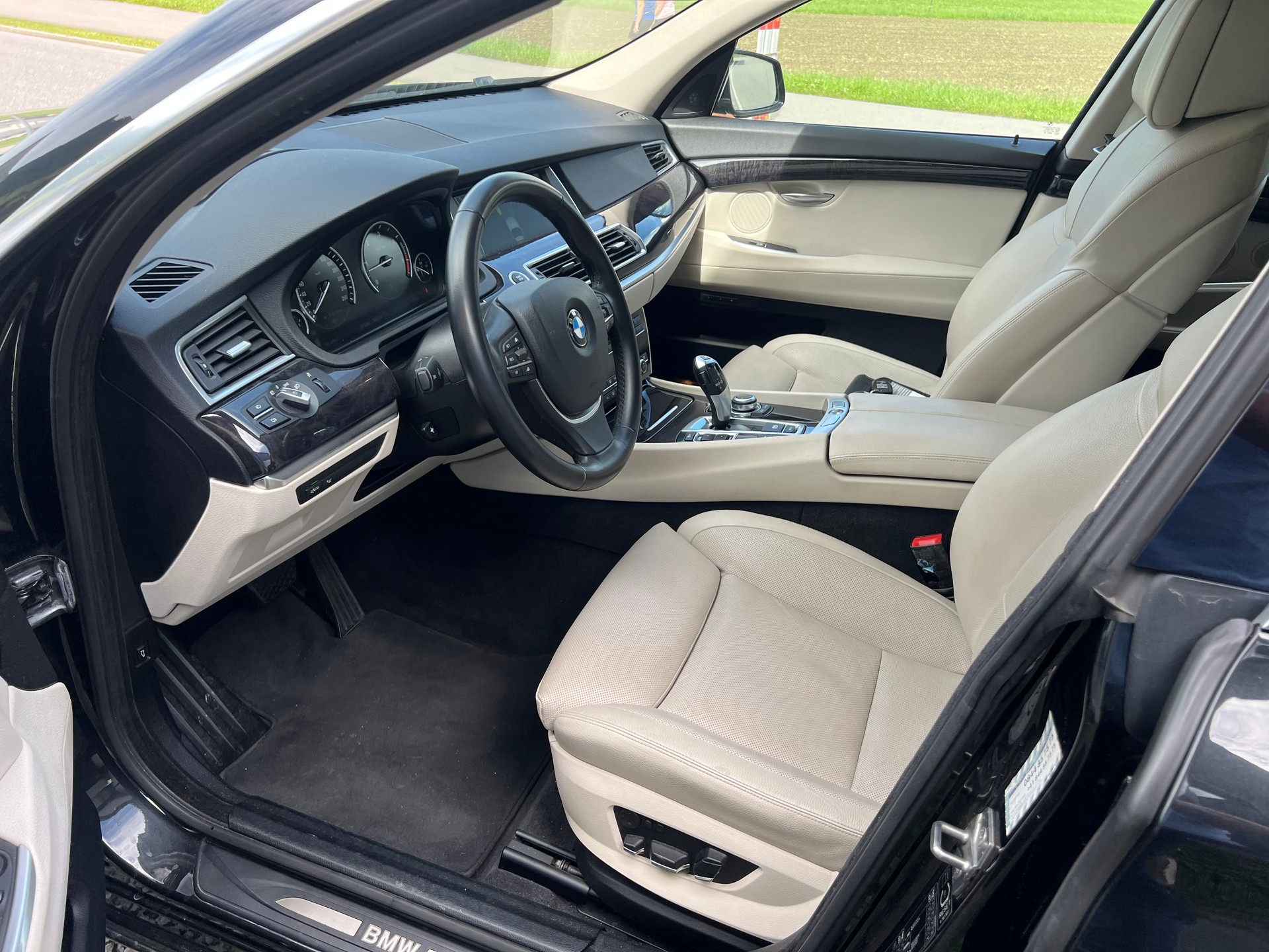 BMW 530d xDrive GT Steptronic *** Navigation * Standheizung * Leder * Sitzbelüftung * Head -Up Display * 8 fachbereift ***-image-6