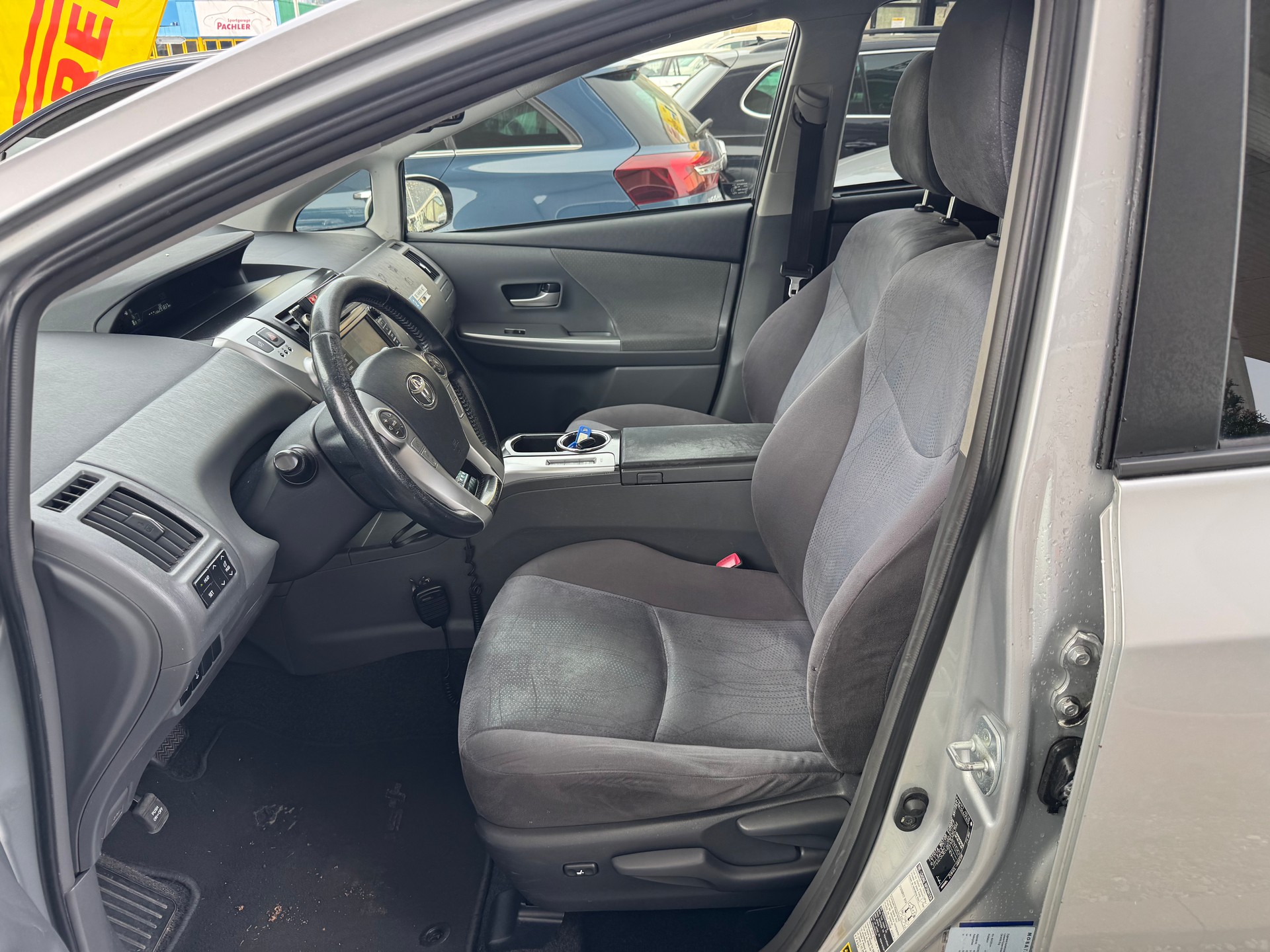 TOYOTA Prius+ 1.8 VVT-i HSD Sol Premium-image-3