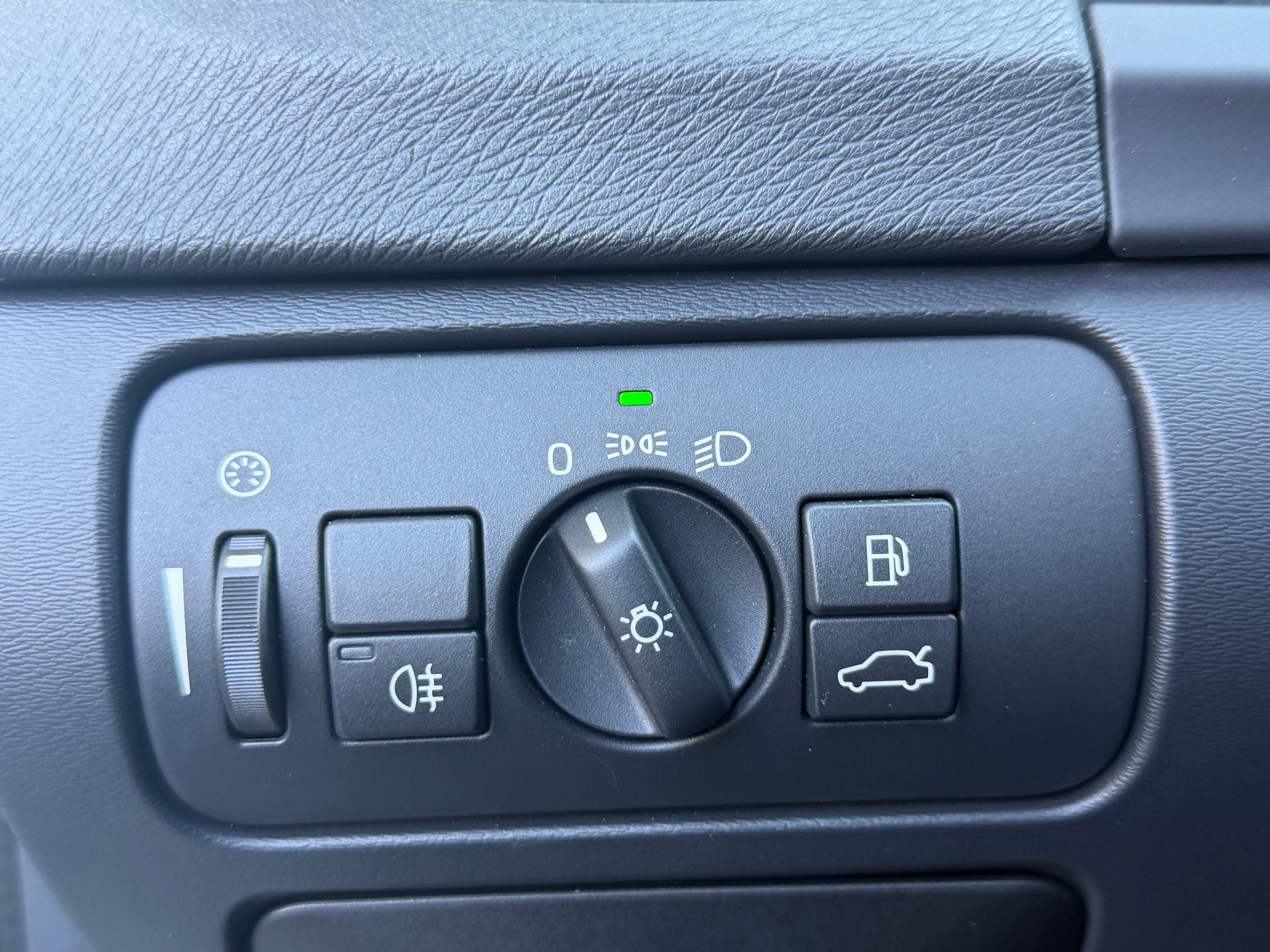 VOLVO V60 D4 Momentum Geartronic-image-11