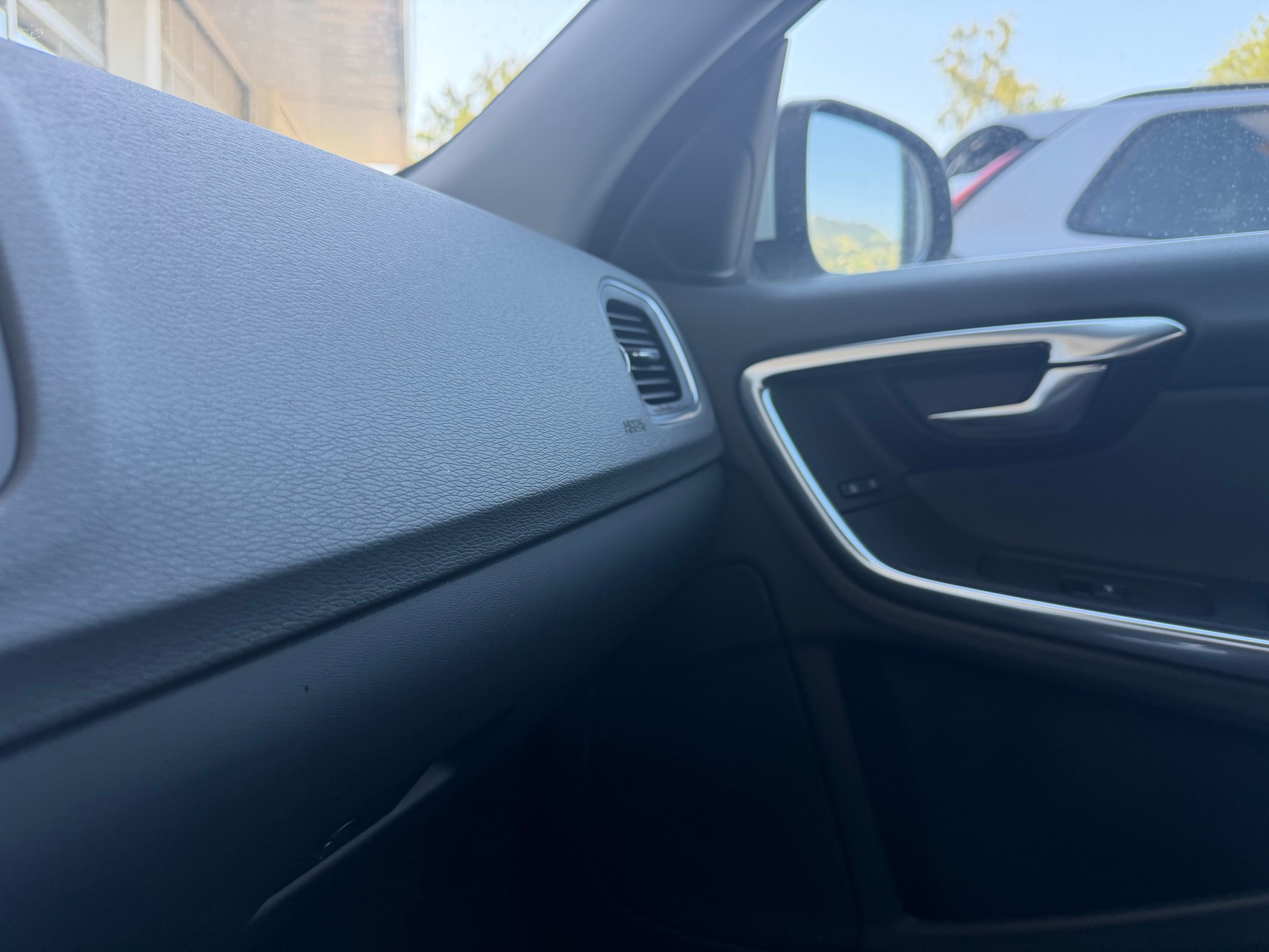 VOLVO V60 D4 Momentum Geartronic-image-9