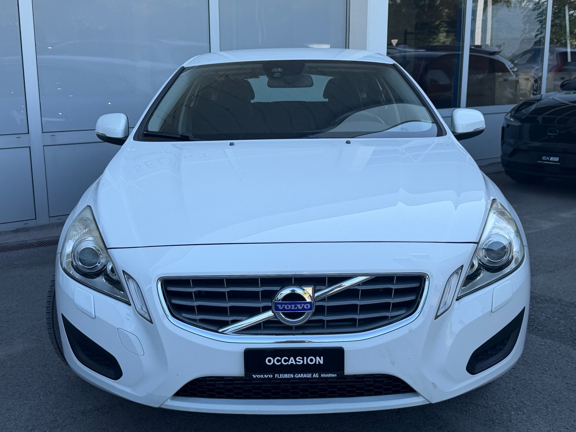 VOLVO V60 D4 Momentum Geartronic-image-17