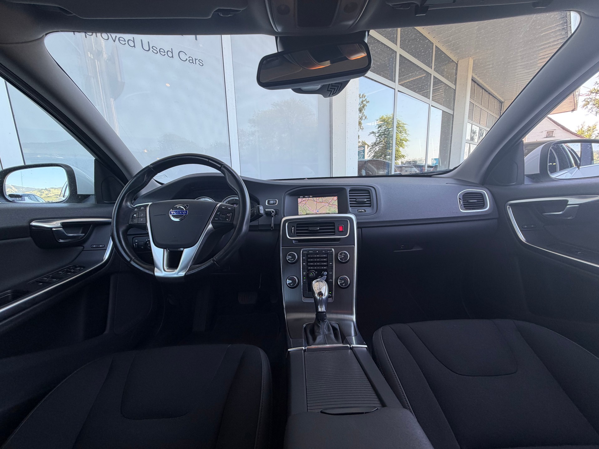 VOLVO V60 D4 Momentum Geartronic-image-6