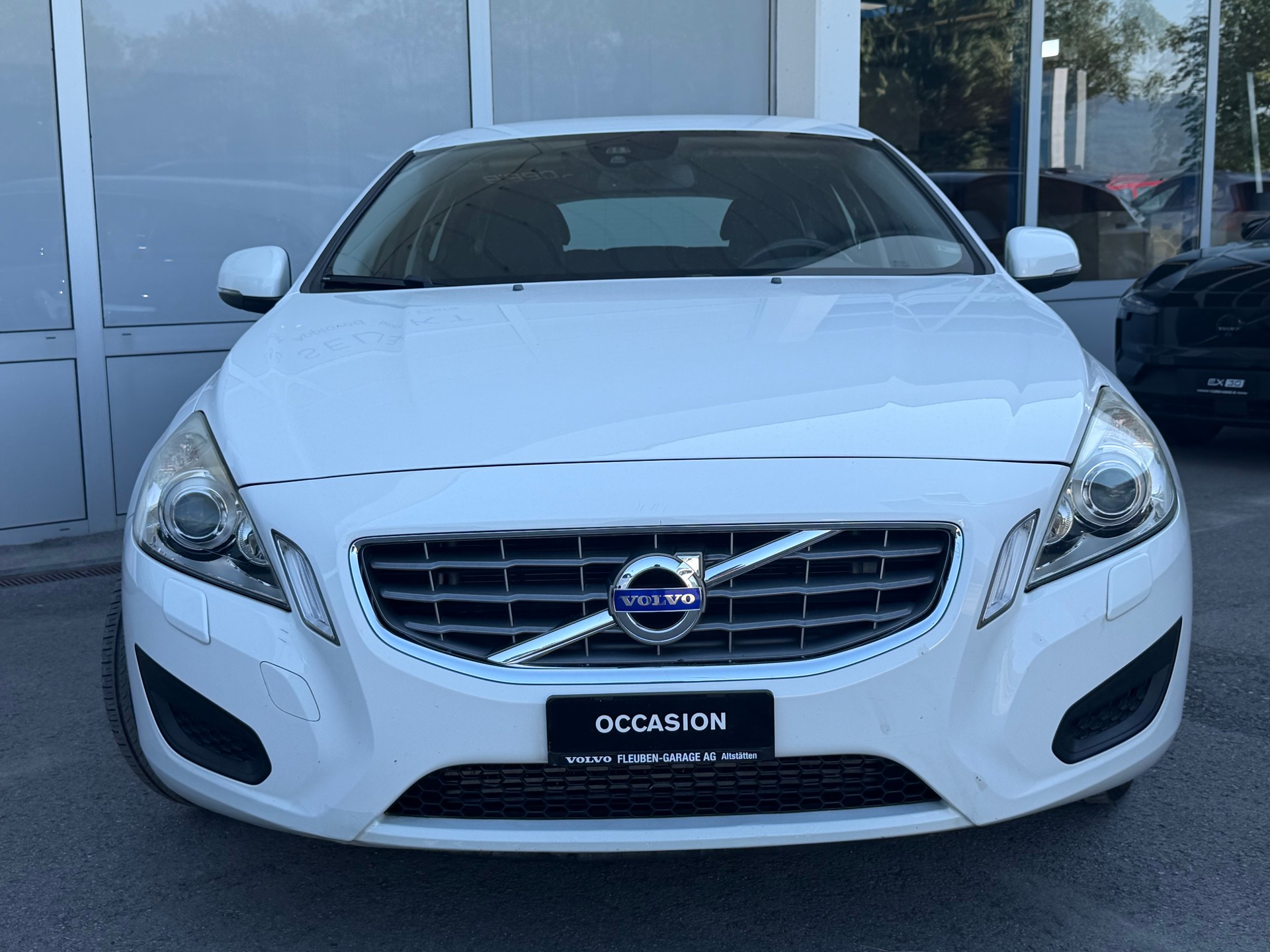 VOLVO V60 D4 Momentum Geartronic-image-16