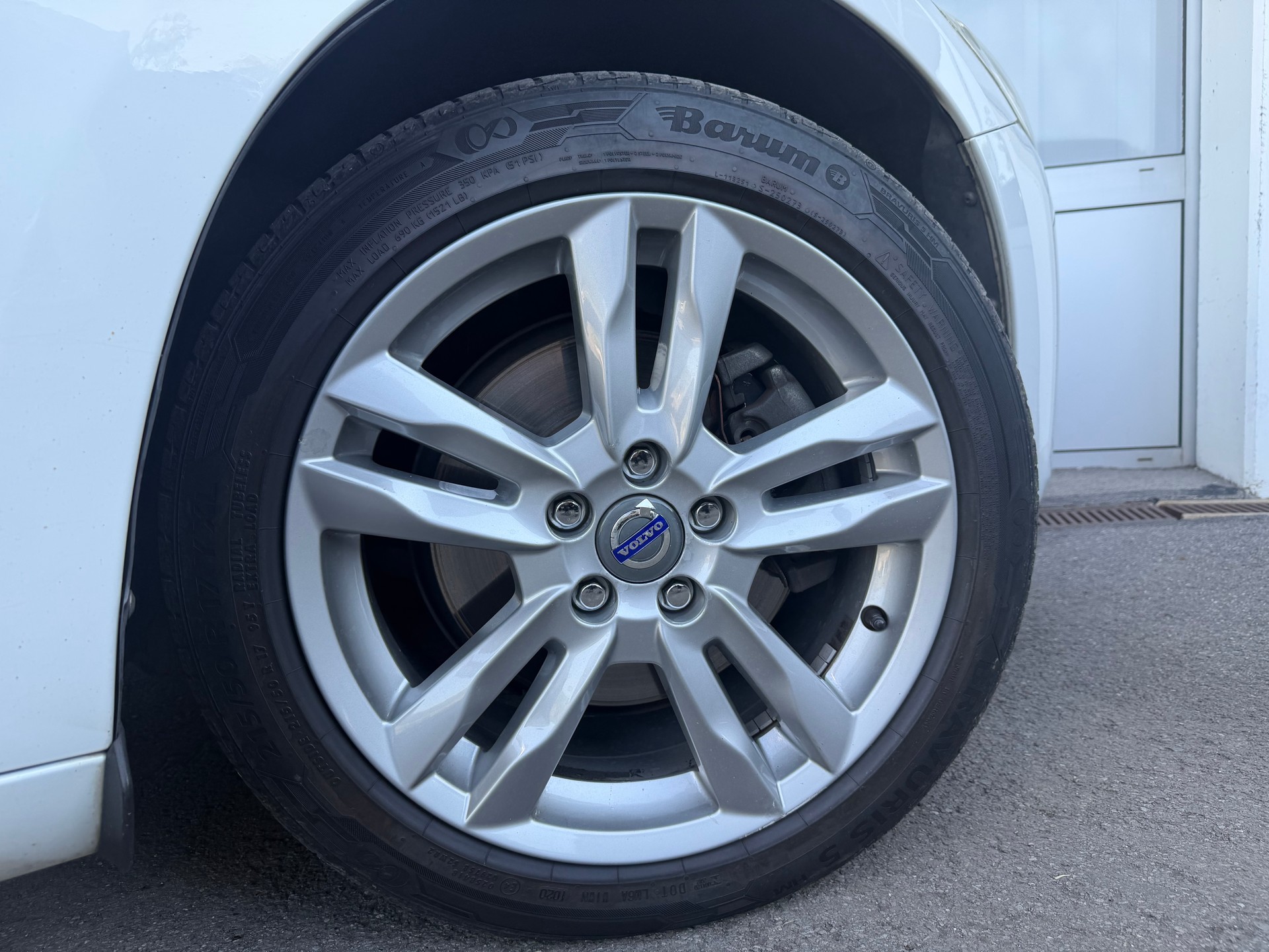 VOLVO V60 D4 Momentum Geartronic-image-7