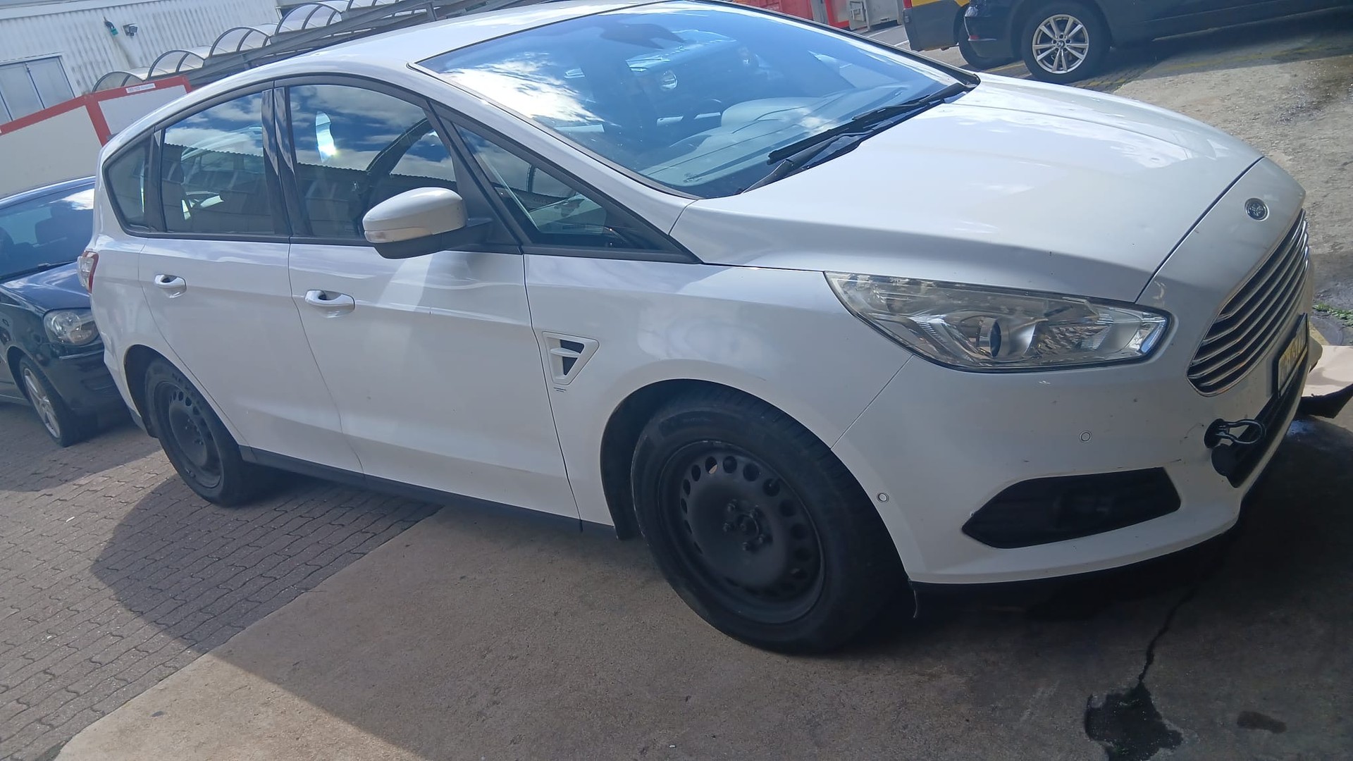 FORD S-Max 2.0 TDCi Trend PoweShift-image-0
