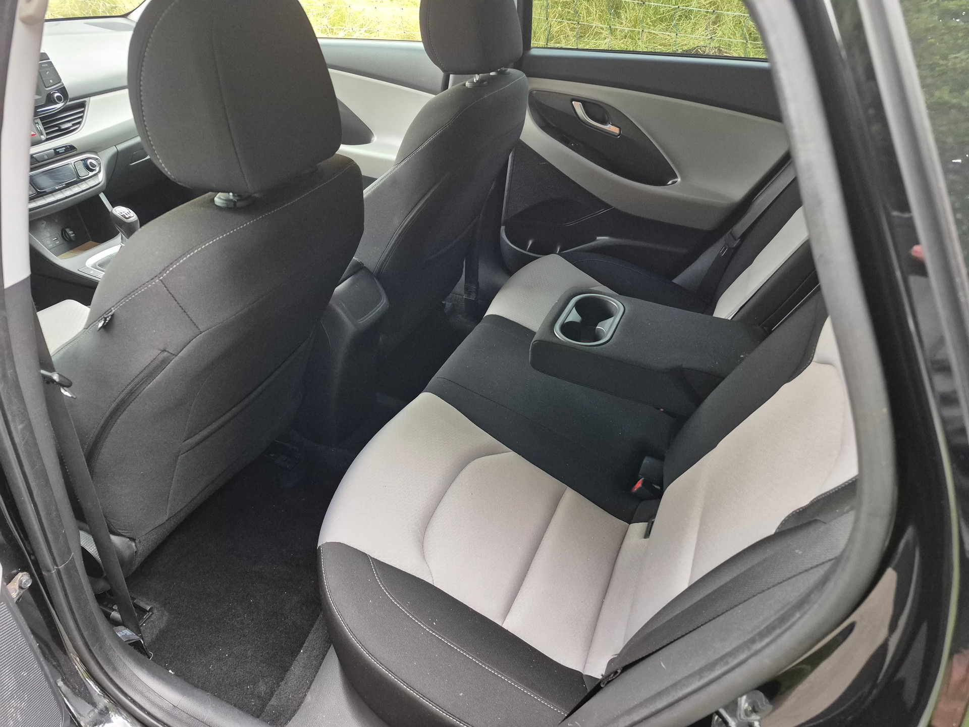 HYUNDAI i30 1.6 CRDi Amplia-image-8