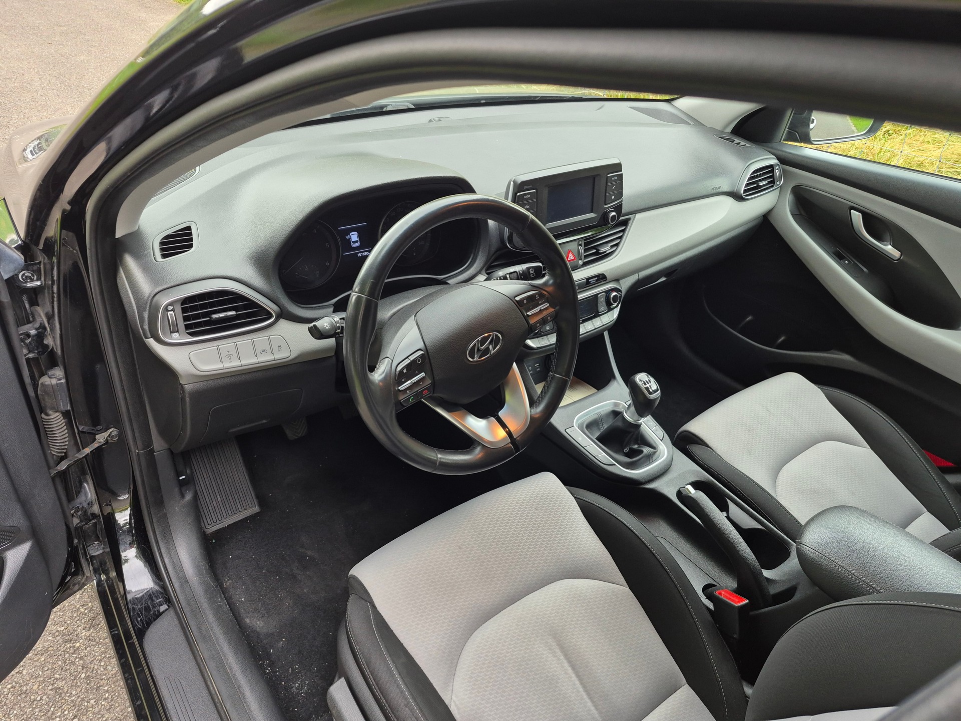 HYUNDAI i30 1.6 CRDi Amplia-image-5