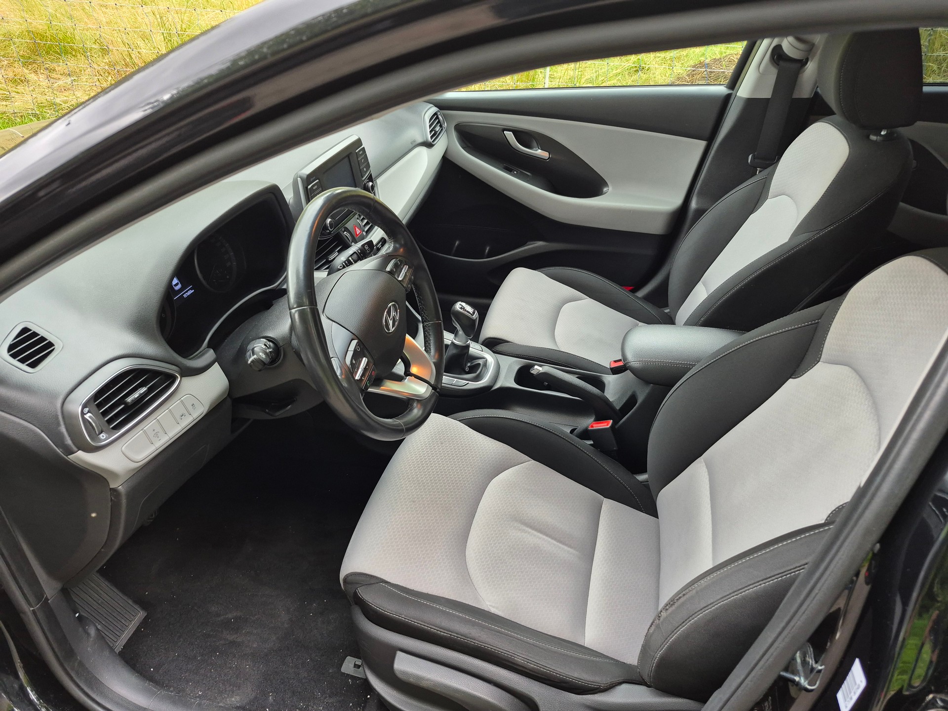 HYUNDAI i30 1.6 CRDi Amplia-image-7