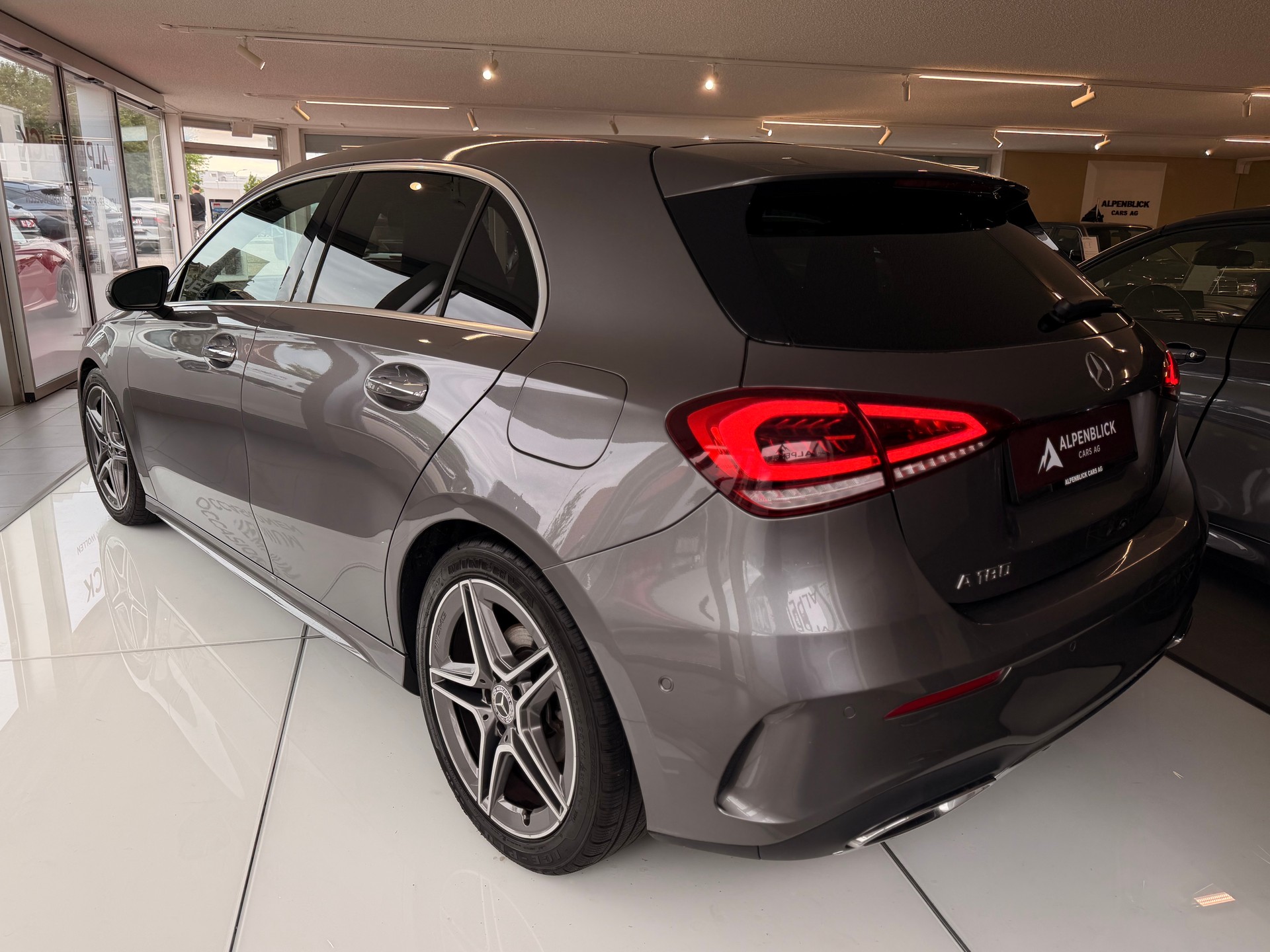 MERCEDES-BENZ A 180 7G-DCT-image-5