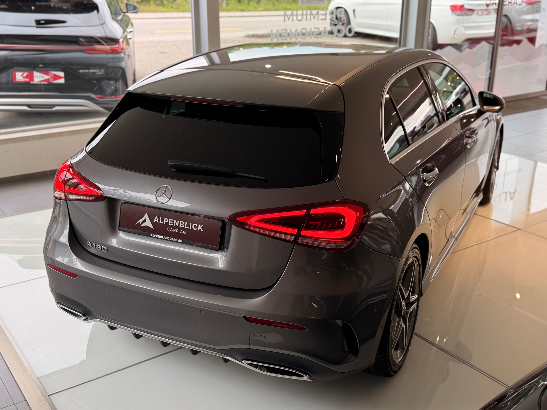MERCEDES-BENZ A 180 7G-DCT-image-2