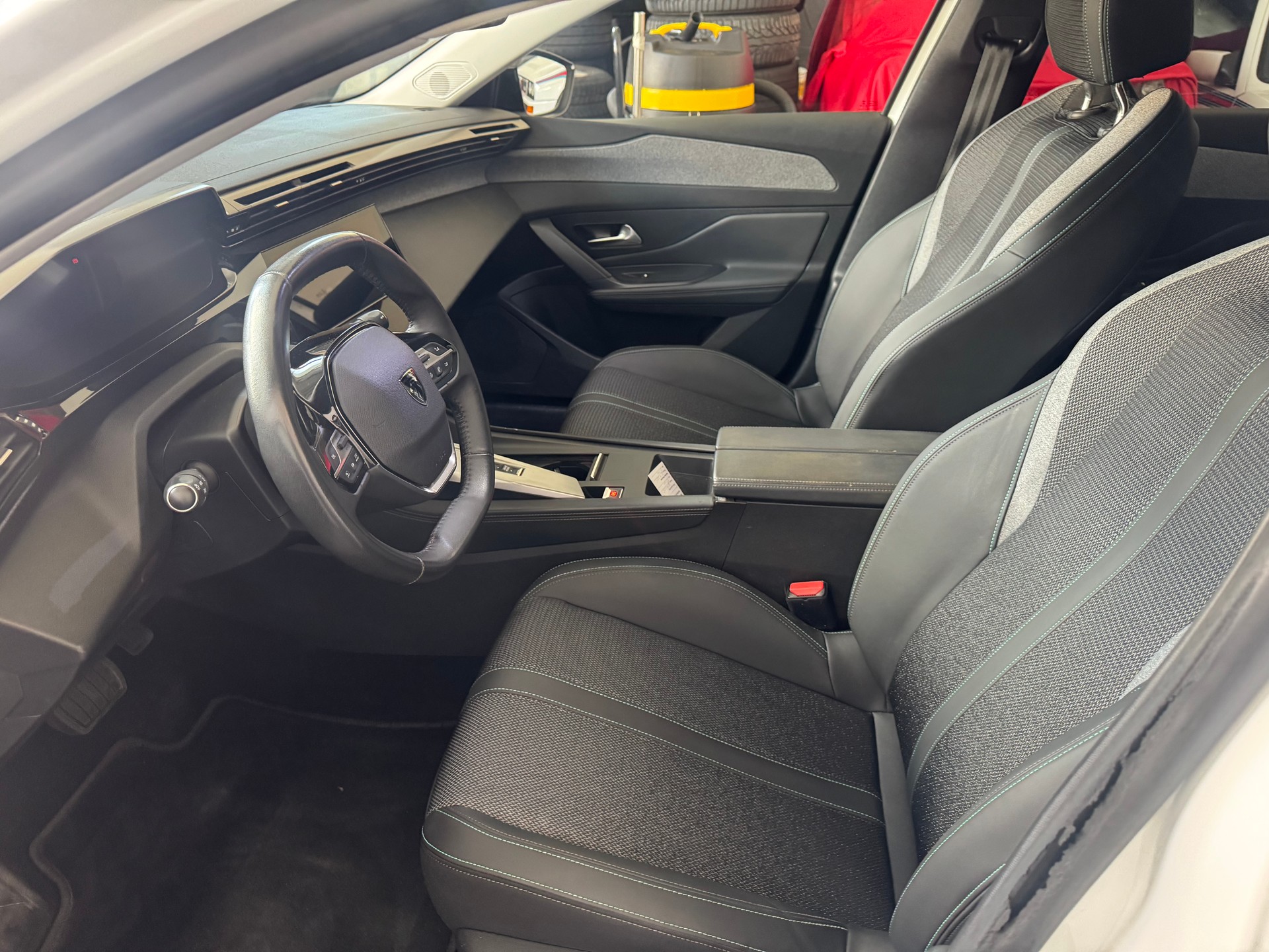 PEUGEOT 308 SW 1.5 BlueHDI Allure Pack EAT8-showroom-element-3