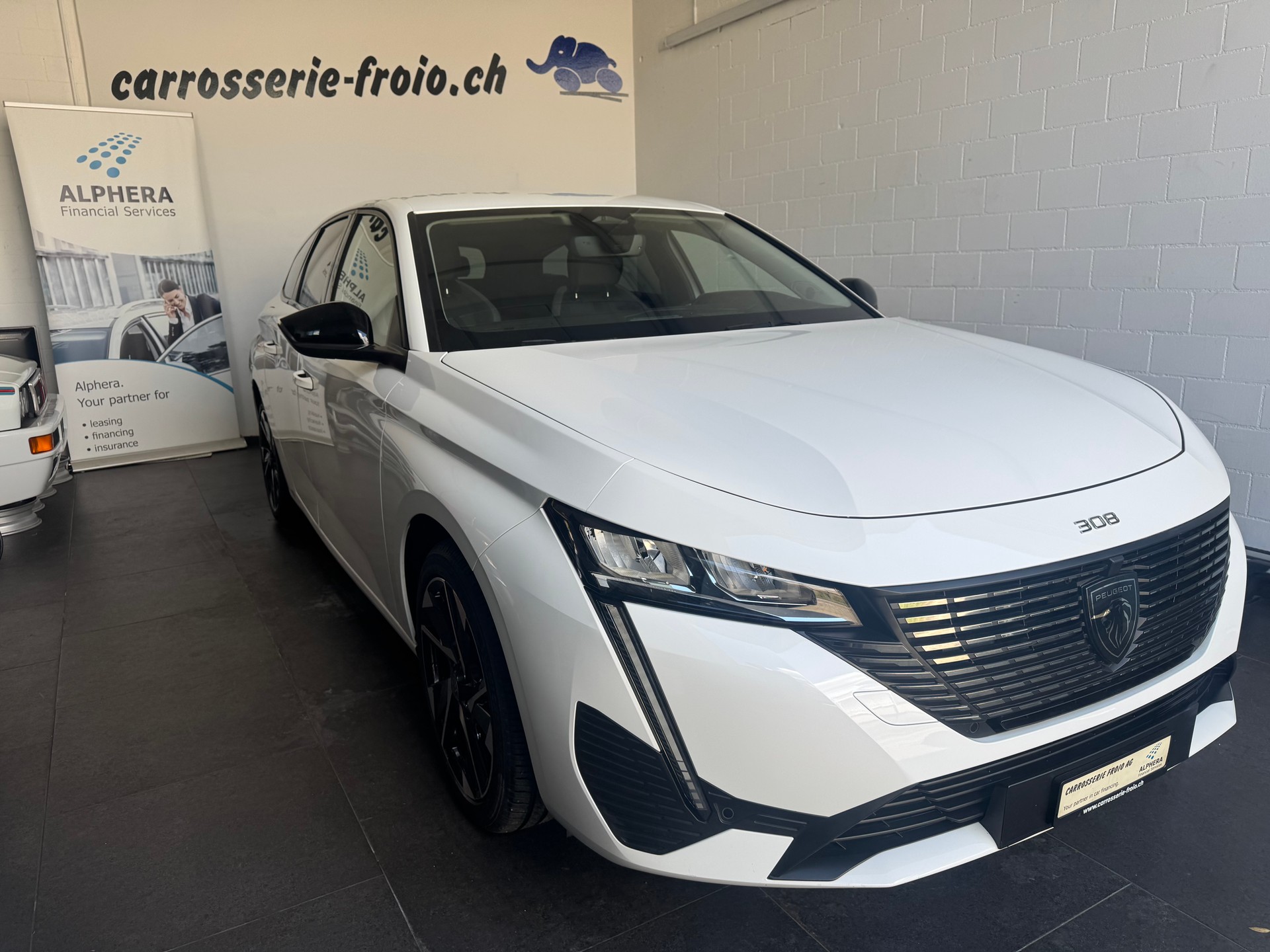 PEUGEOT 308 SW 1.5 BlueHDI Allure Pack EAT8-showroom-element-1