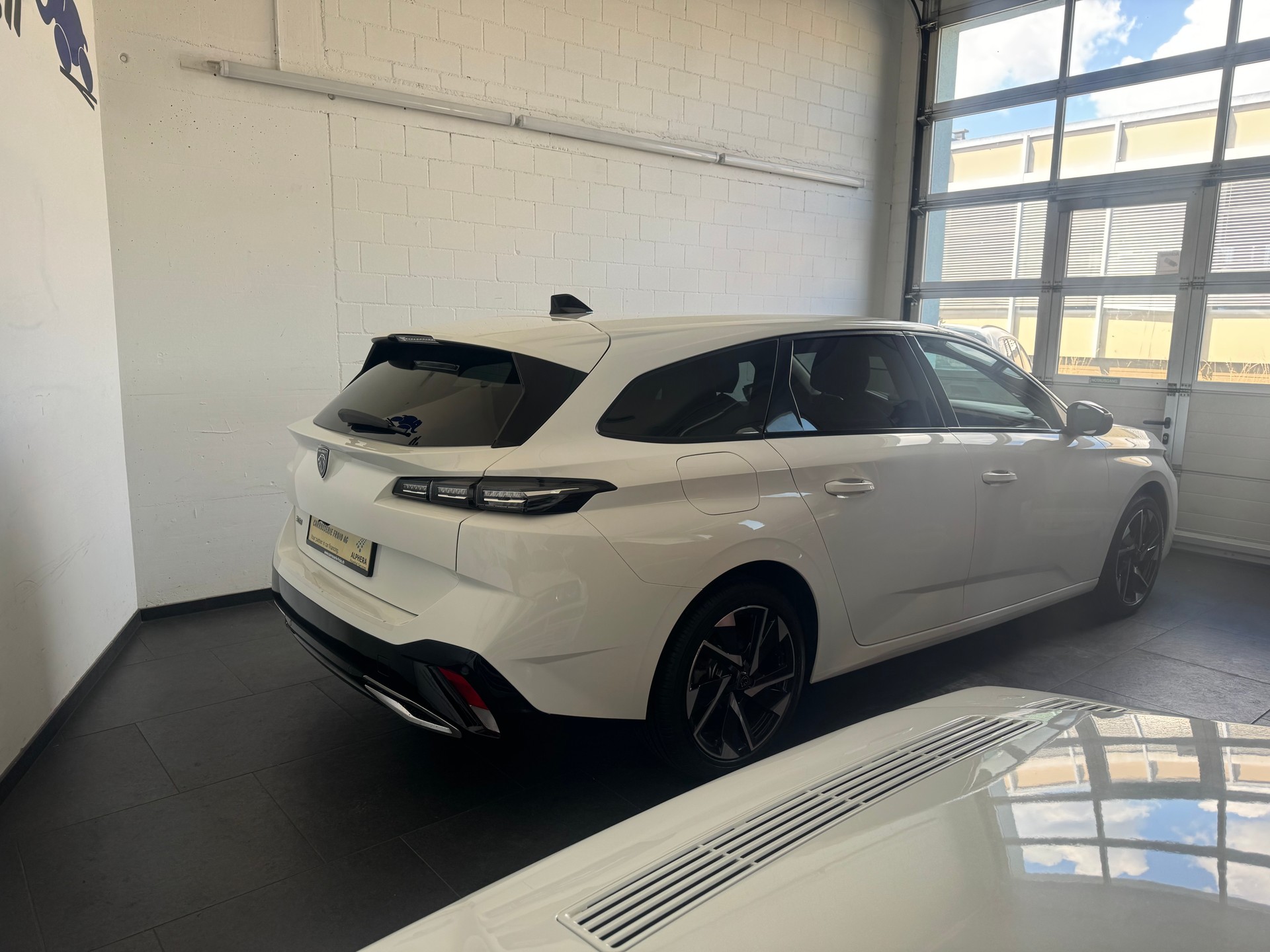 PEUGEOT 308 SW 1.5 BlueHDI Allure Pack EAT8-showroom-element-2