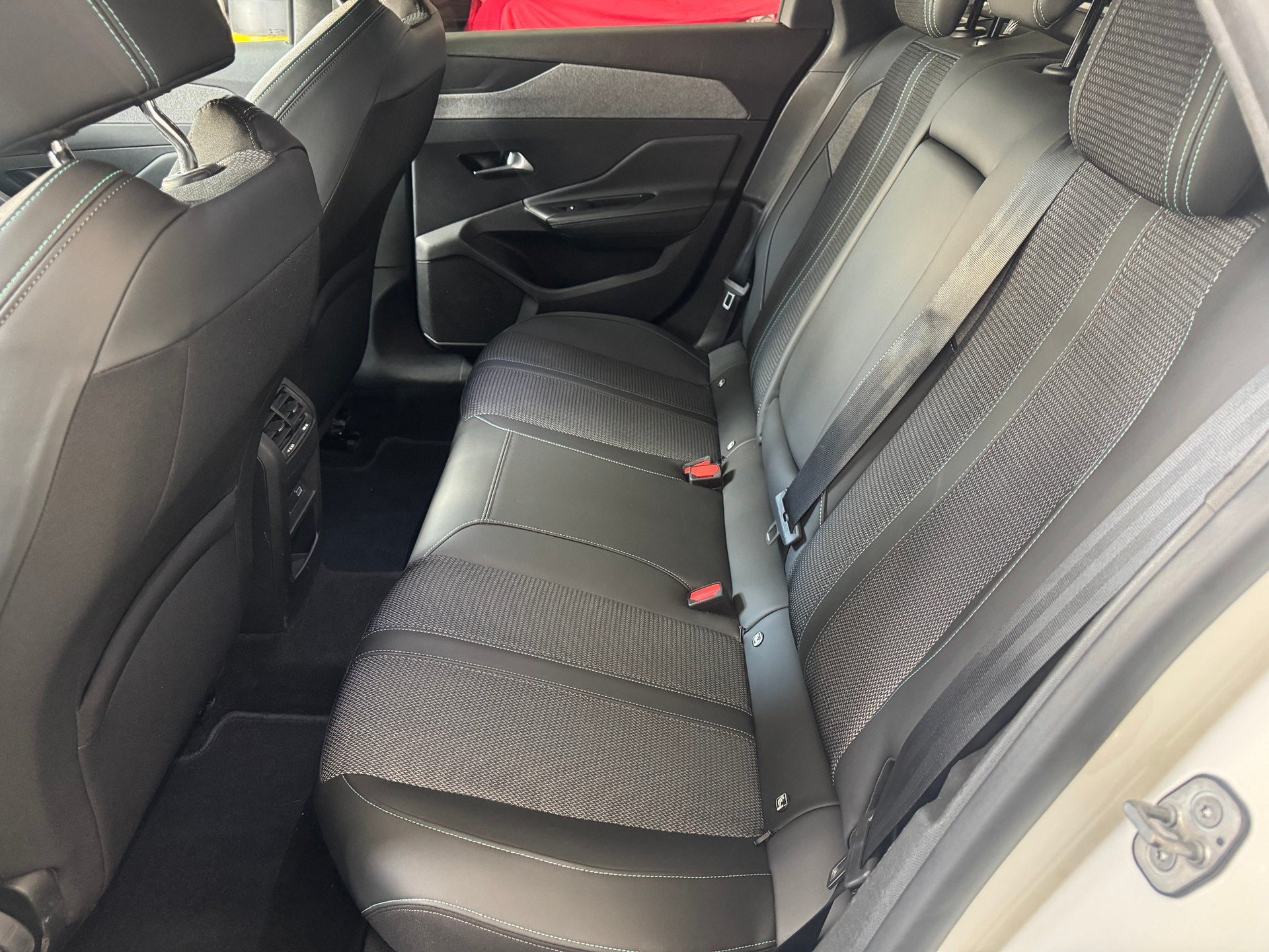 PEUGEOT 308 SW 1.5 BlueHDI Allure Pack EAT8-image-5