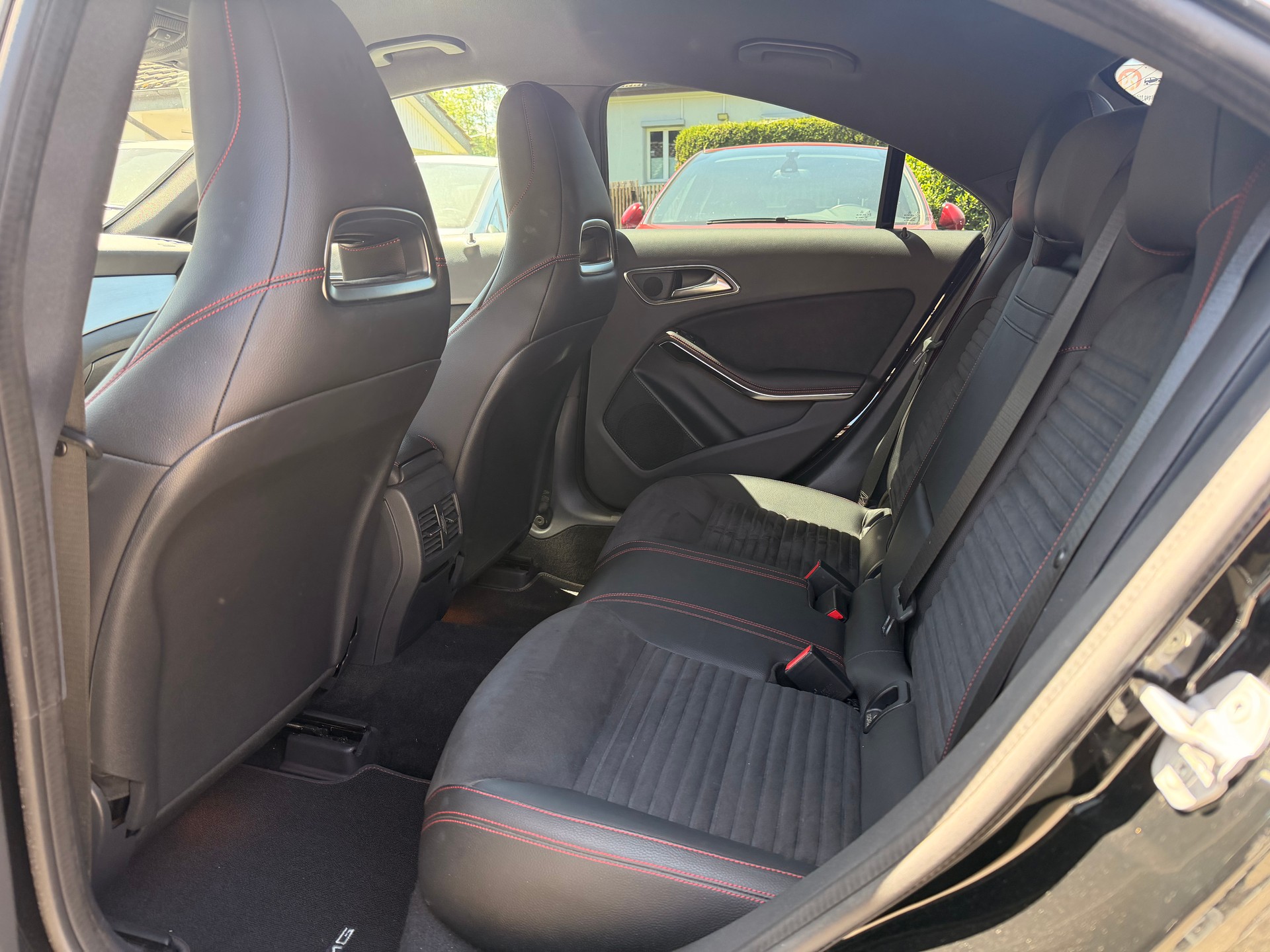 MERCEDES-BENZ CLA 250 AMG Line 7G-DCT 4Matic-image-16