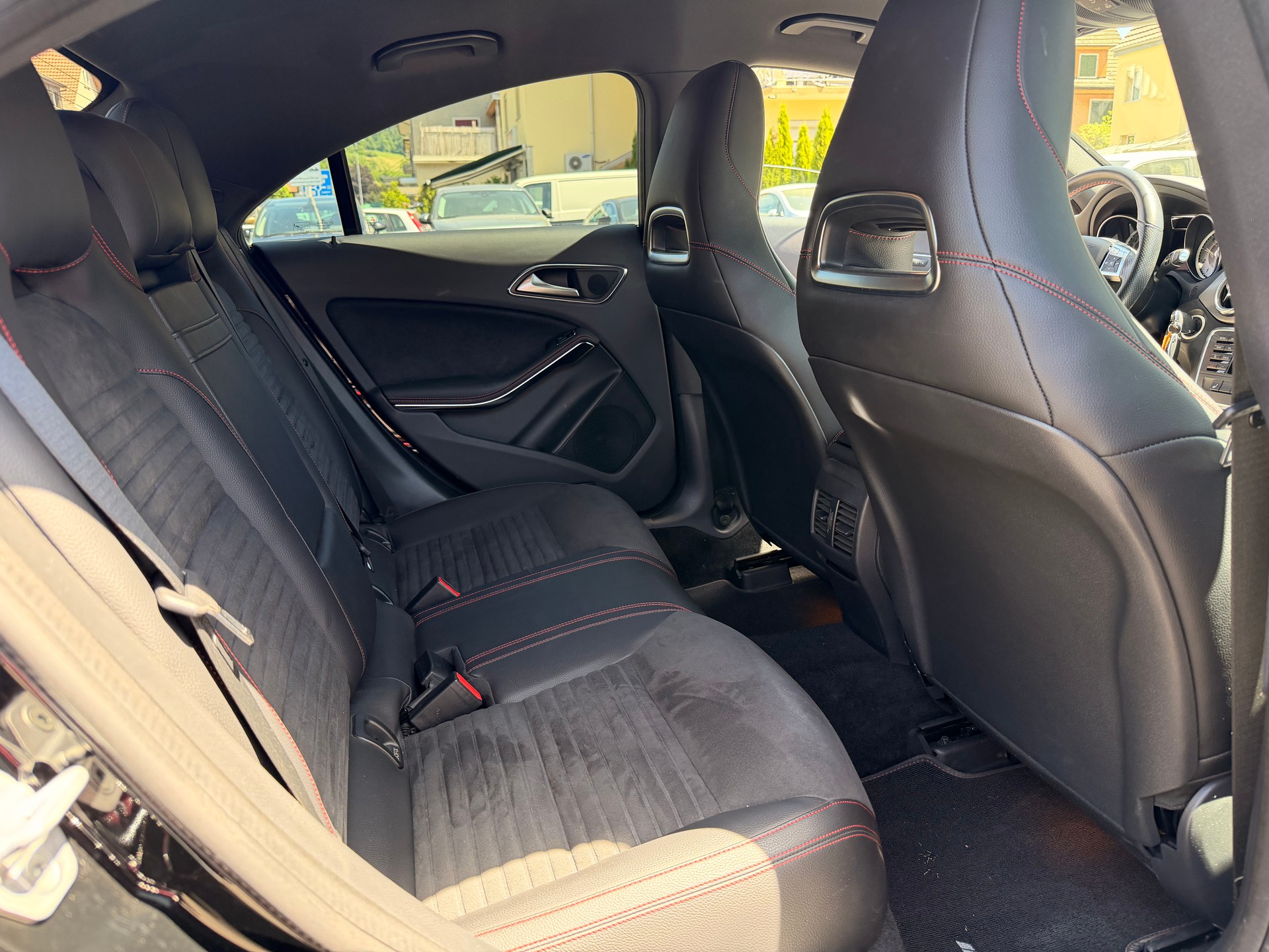 MERCEDES-BENZ CLA 250 AMG Line 7G-DCT 4Matic-image-15