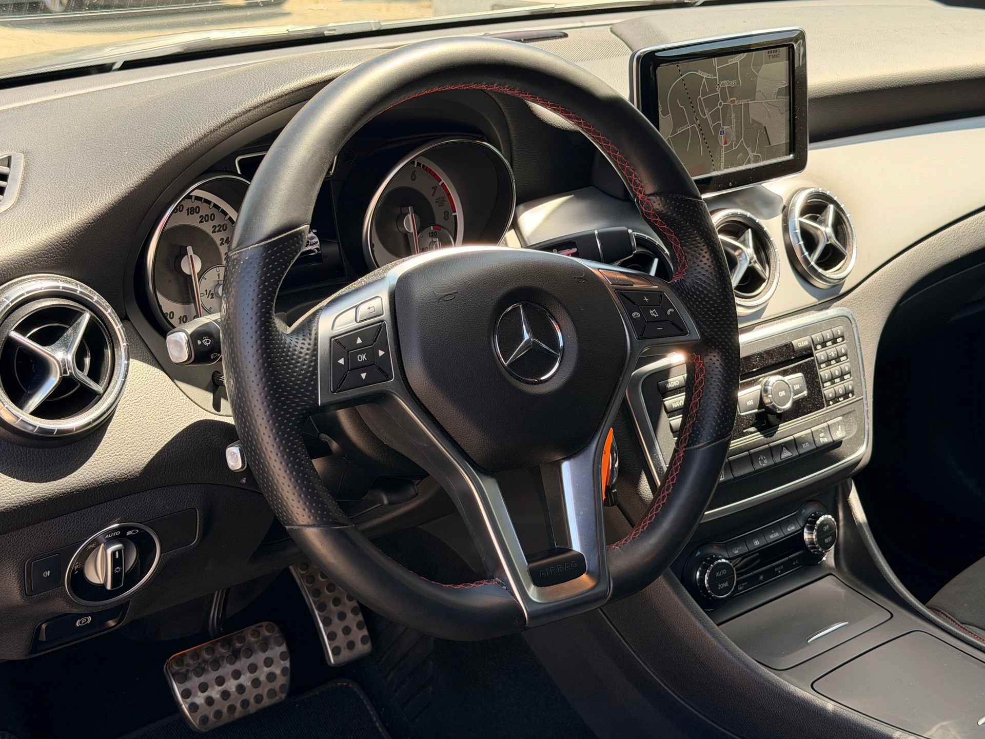 MERCEDES-BENZ CLA 250 AMG Line 7G-DCT 4Matic-image-12