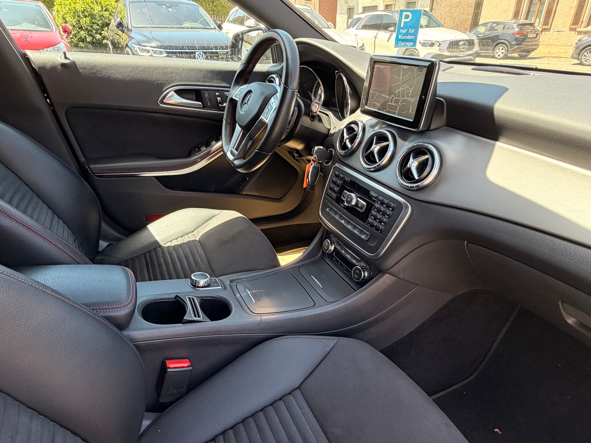 MERCEDES-BENZ CLA 250 AMG Line 7G-DCT 4Matic-image-8