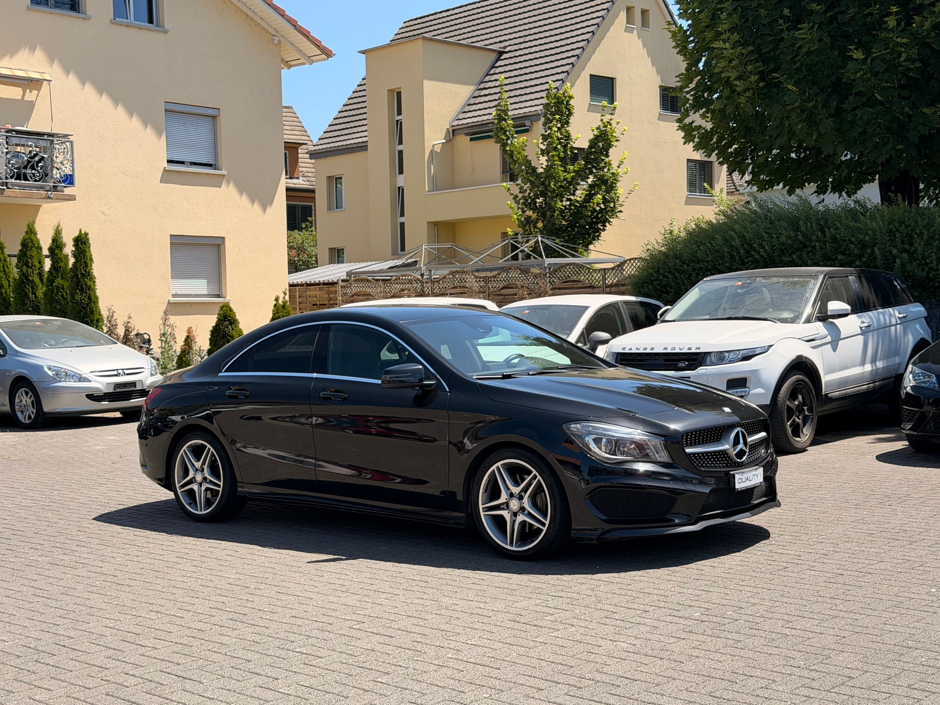 MERCEDES-BENZ CLA 250 AMG Line 7G-DCT 4Matic-image-3