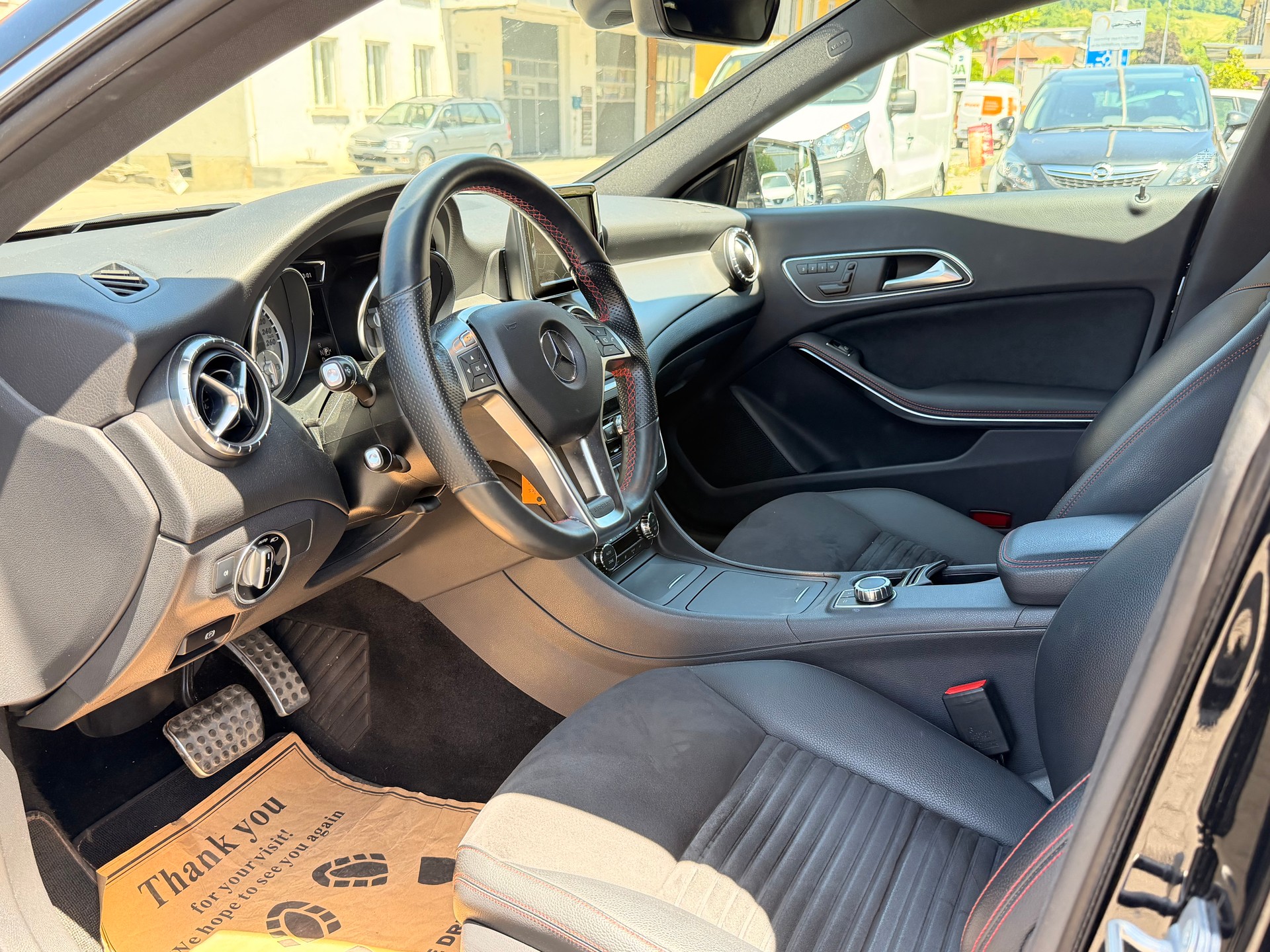 MERCEDES-BENZ CLA 250 AMG Line 7G-DCT 4Matic-image-11