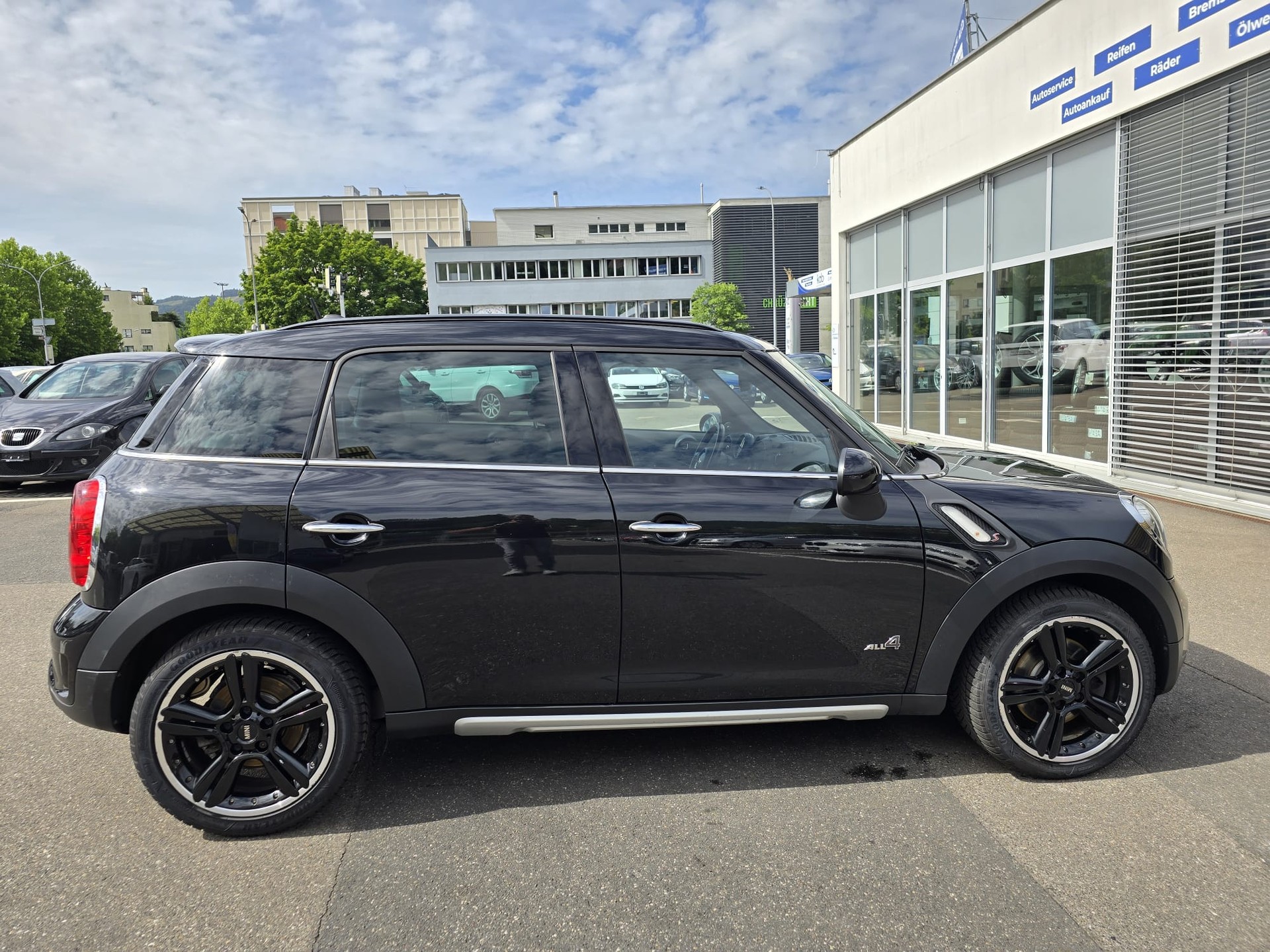 MINI Countryman Cooper S ALL4-image-3