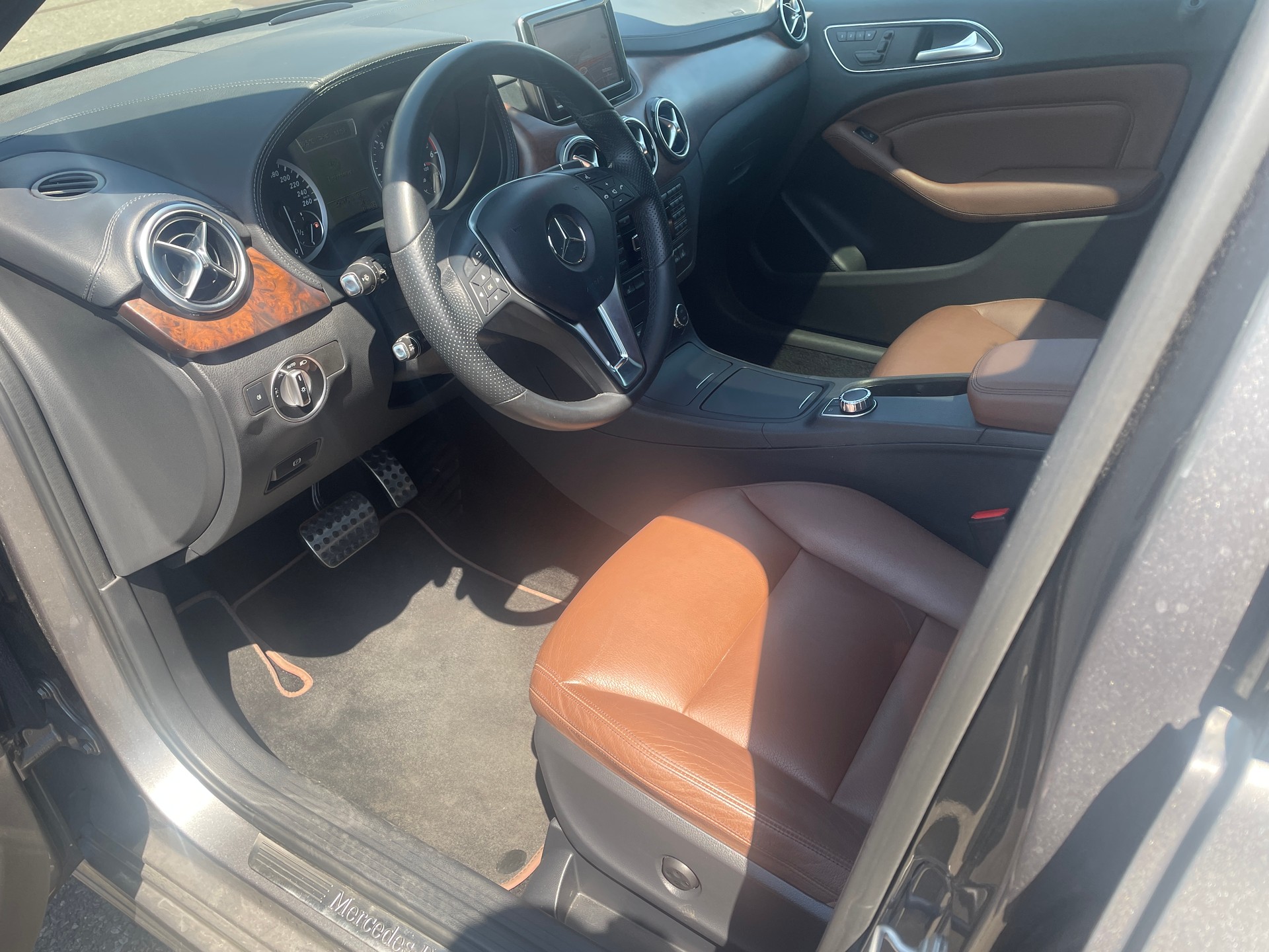 MERCEDES-BENZ B 220 CDI 7G-DCT ANHÄNGEKUPPLUNG-image-7