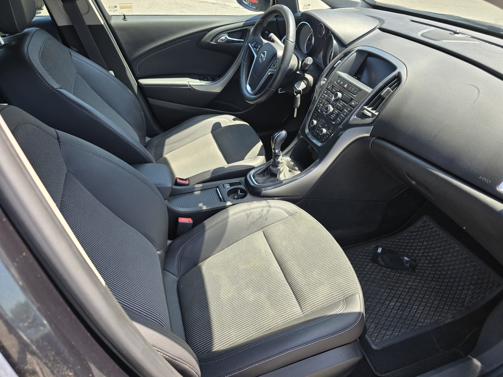 OPEL Astra SportsTourer 1.4i 16V Turbo Active Edition-image-9