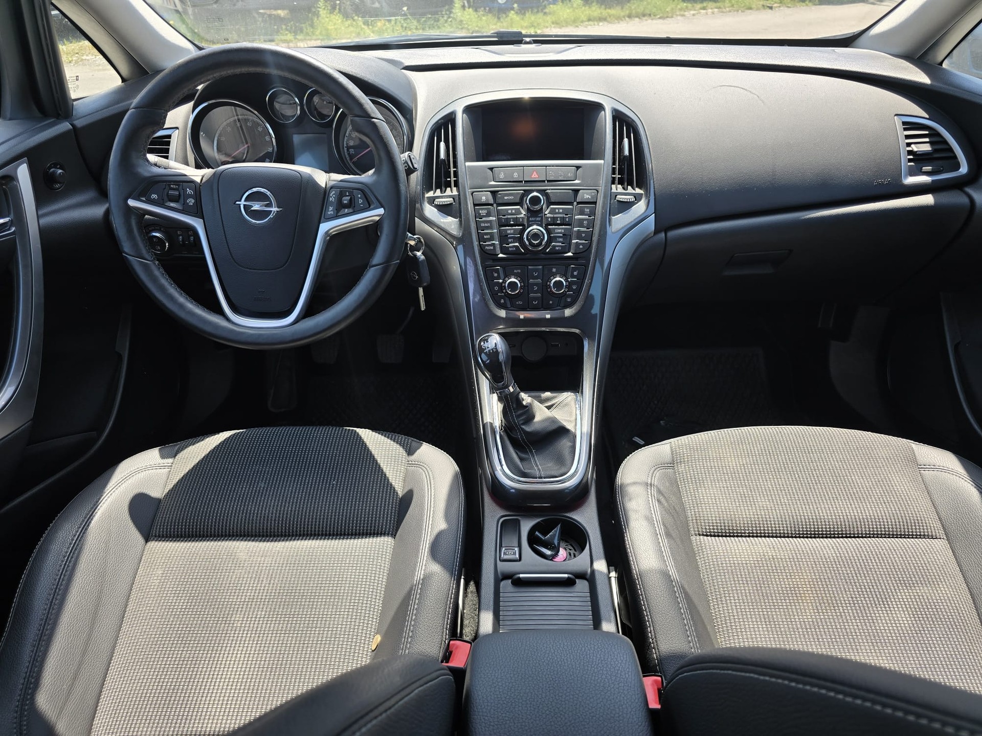 OPEL Astra SportsTourer 1.4i 16V Turbo Active Edition-image-12
