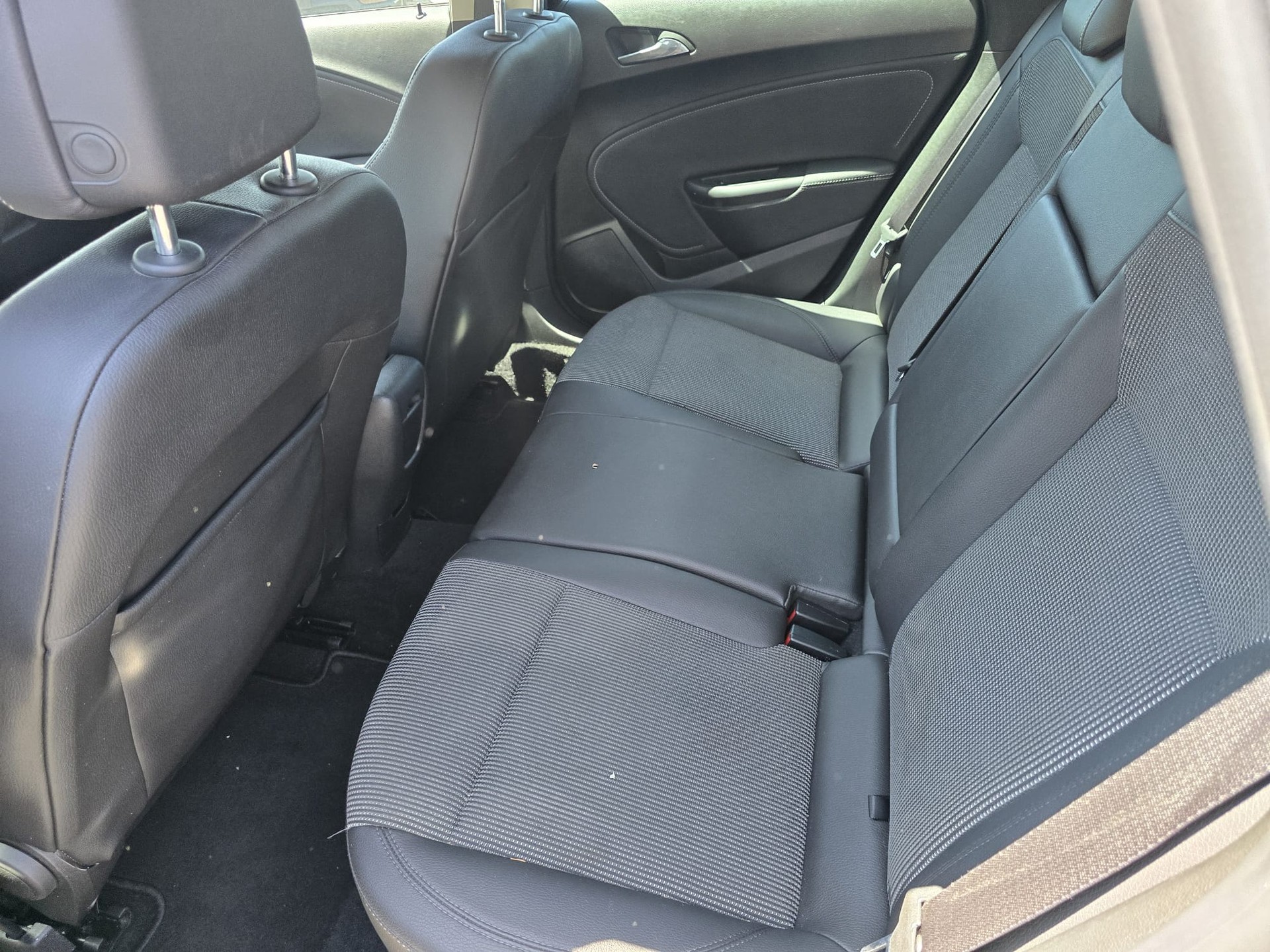 OPEL Astra SportsTourer 1.4i 16V Turbo Active Edition-image-8