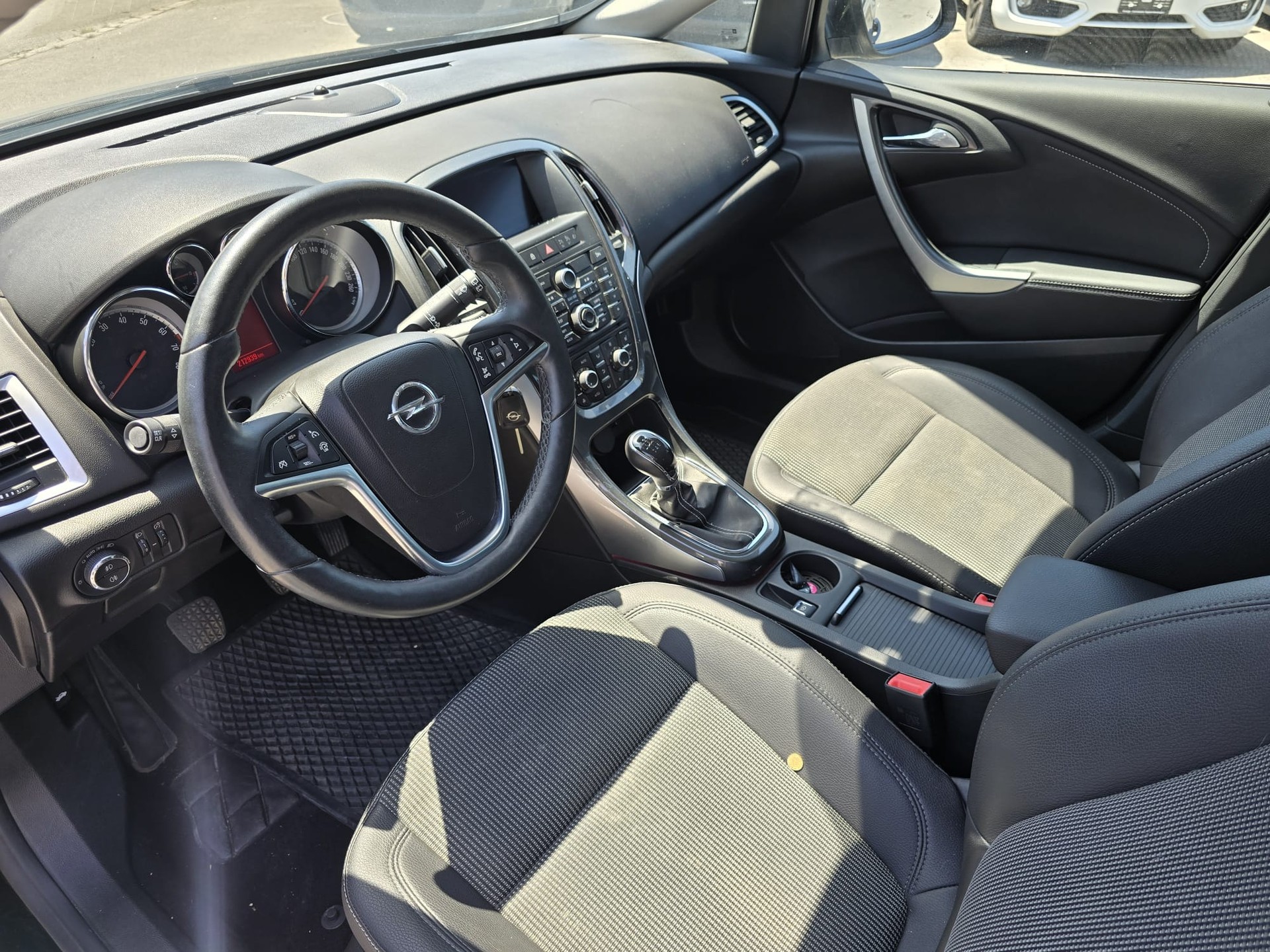 OPEL Astra SportsTourer 1.4i 16V Turbo Active Edition-image-7