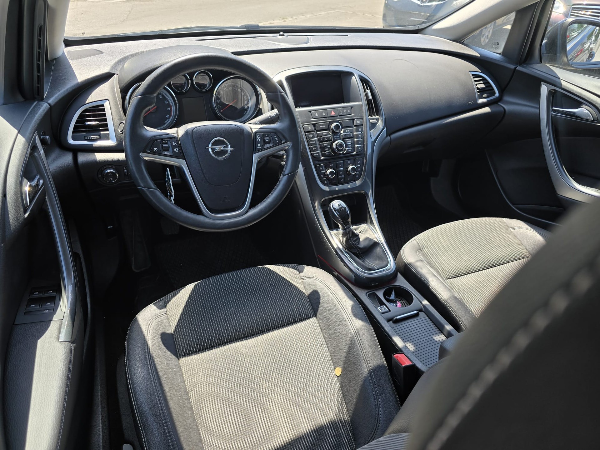 OPEL Astra SportsTourer 1.4i 16V Turbo Active Edition-image-10