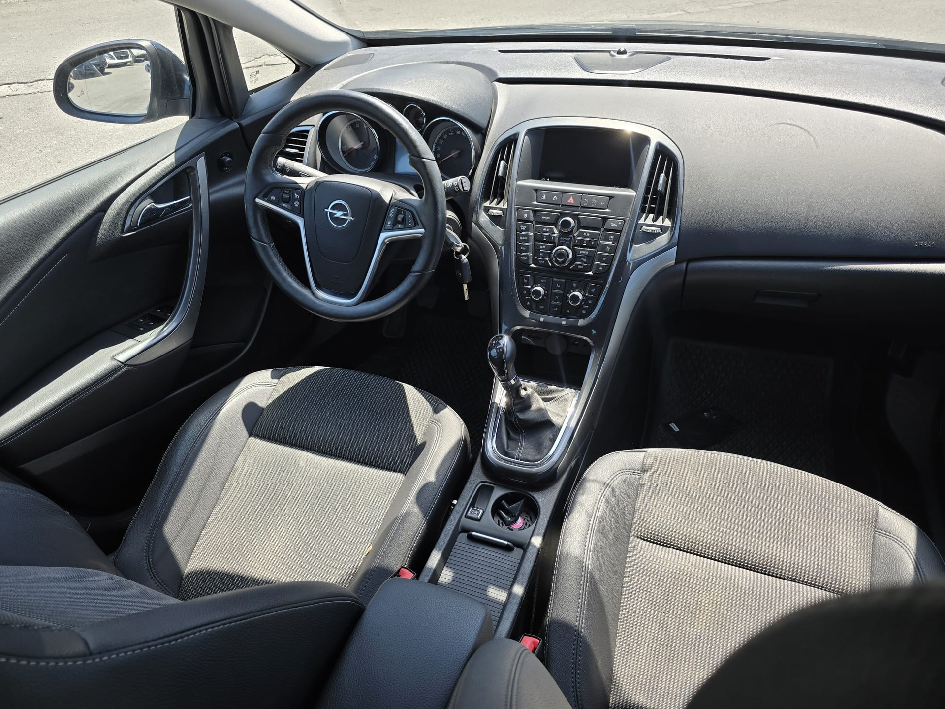 OPEL Astra SportsTourer 1.4i 16V Turbo Active Edition-image-11