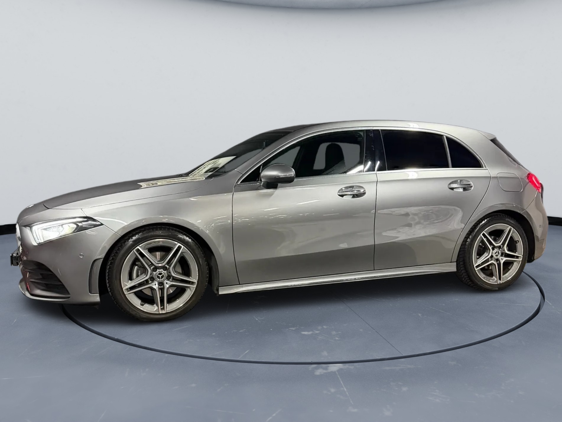 MERCEDES-BENZ A 180 AMG Line 7G-DCT-image-1