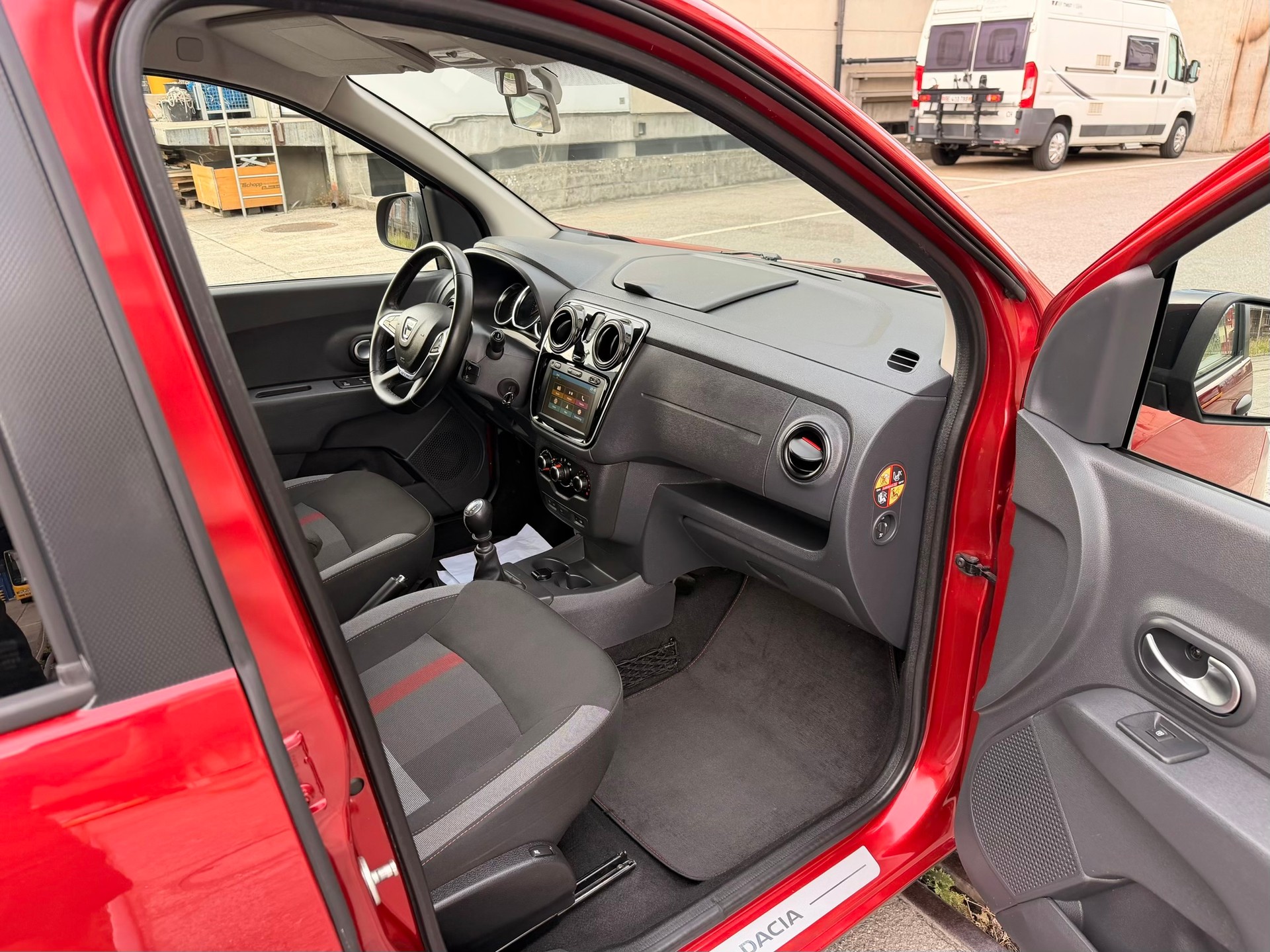 DACIA Lodgy TCE 130 Stepway 7PL-image-10