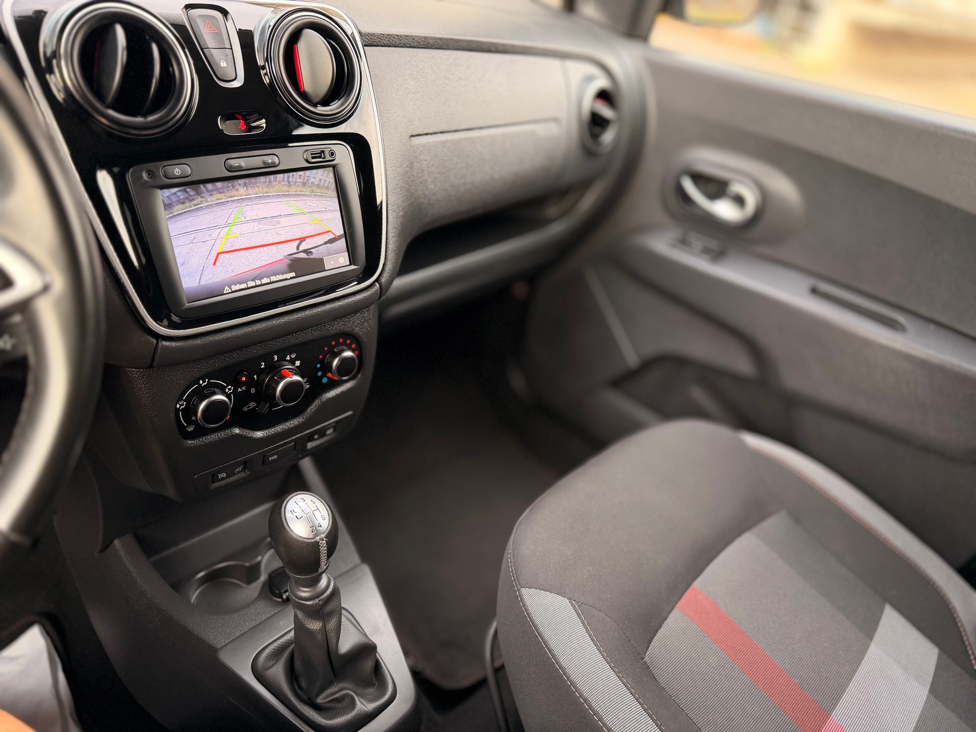 DACIA Lodgy TCE 130 Stepway 7PL-image-12