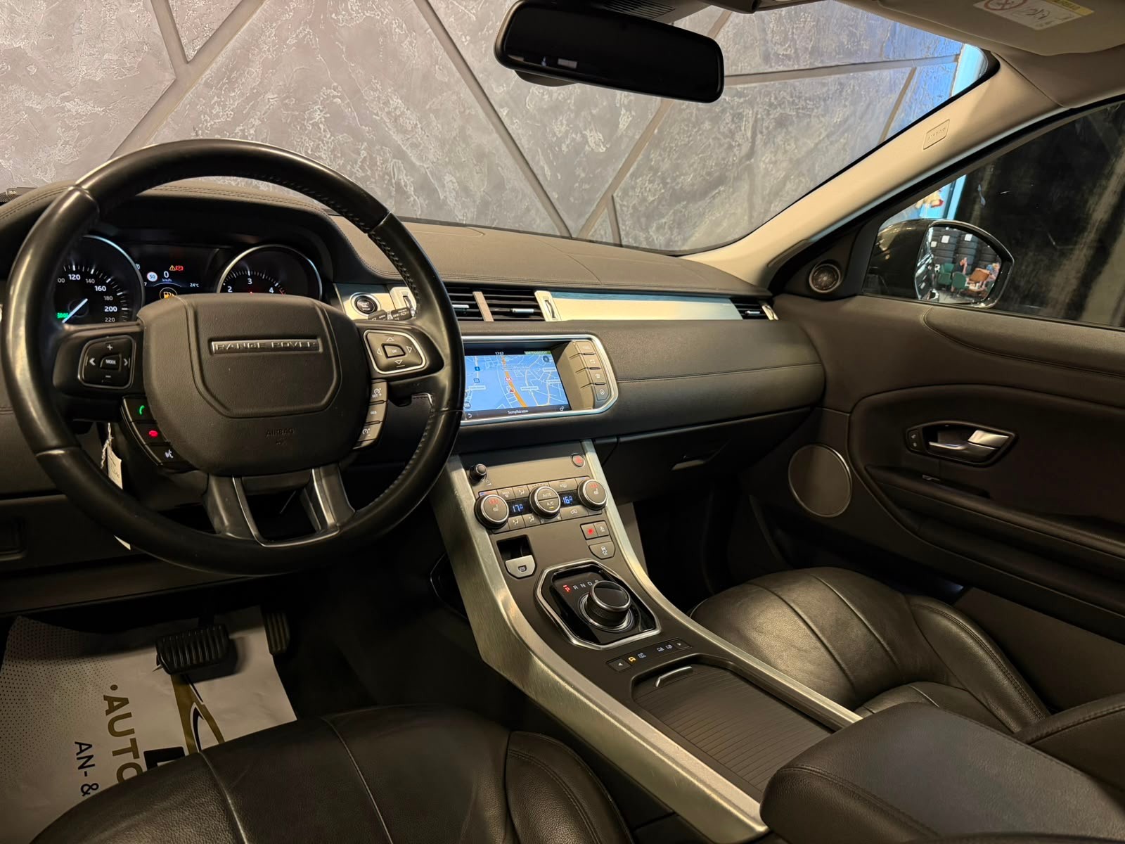 LAND ROVER Range Rover Evoque 2.0 TD4 Pure AT9-image-9