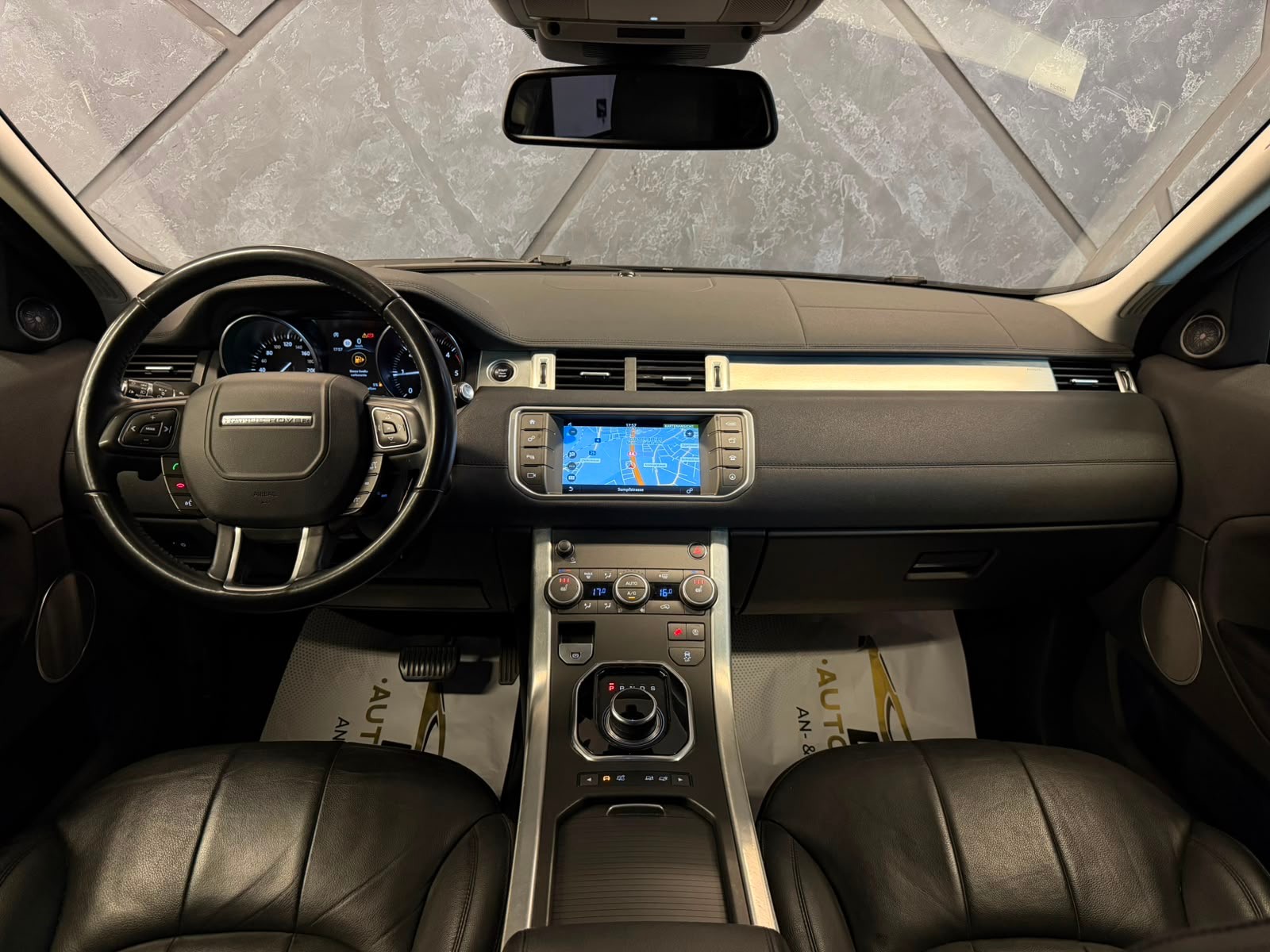 LAND ROVER Range Rover Evoque 2.0 TD4 Pure AT9-image-8