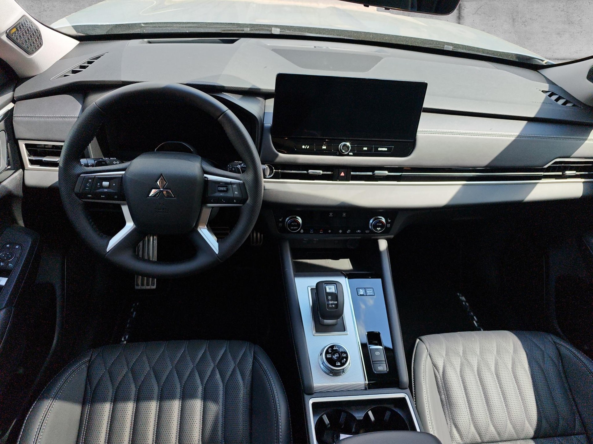 MITSUBISHI Outlander 2.4 PHEV Instyle 4x4-image-6