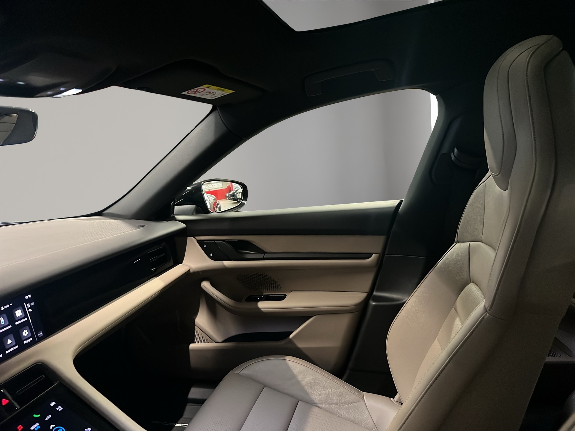 PORSCHE Taycan 4 Cross Turismo-image-15