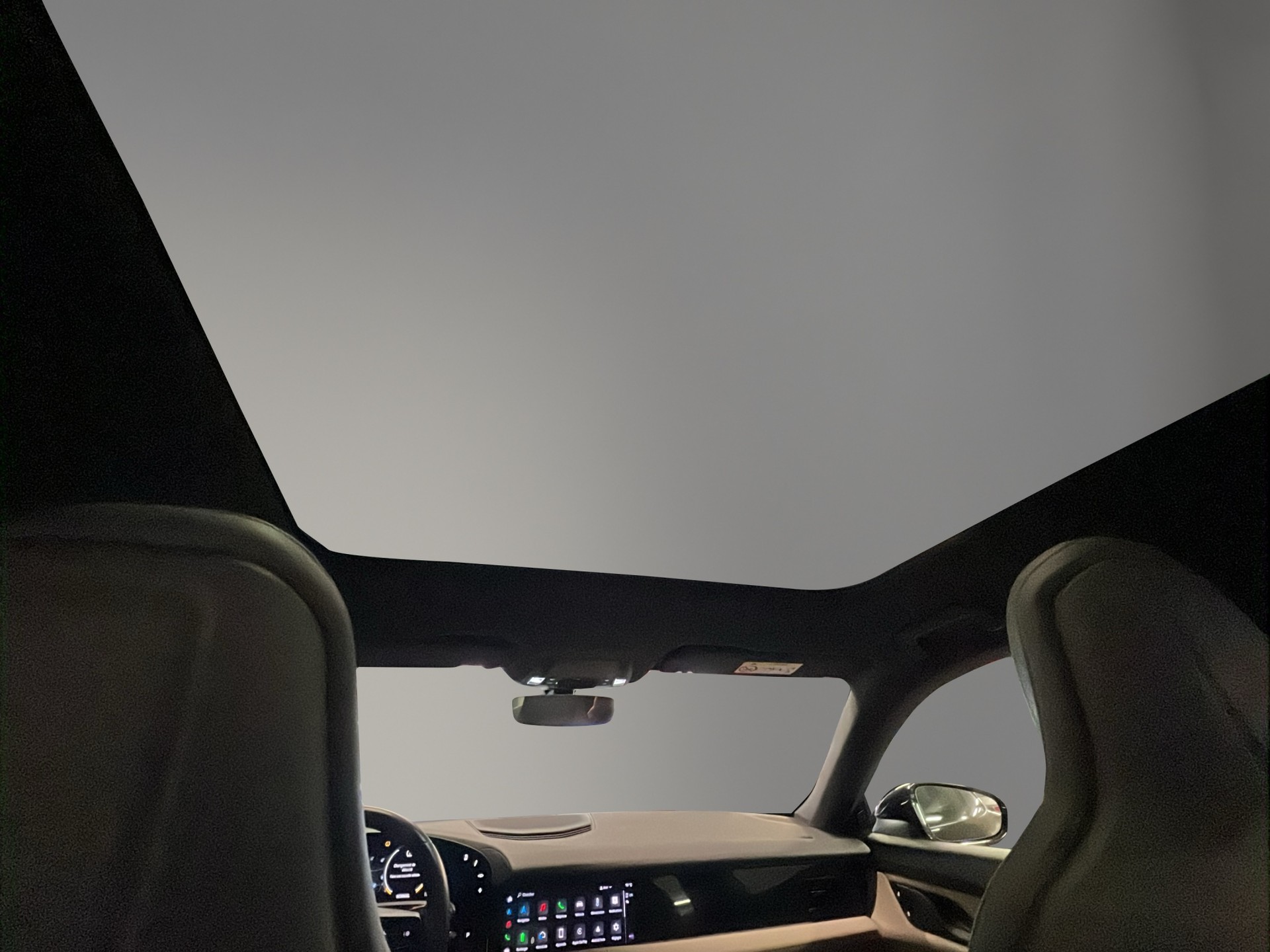 PORSCHE Taycan 4 Cross Turismo-image-17