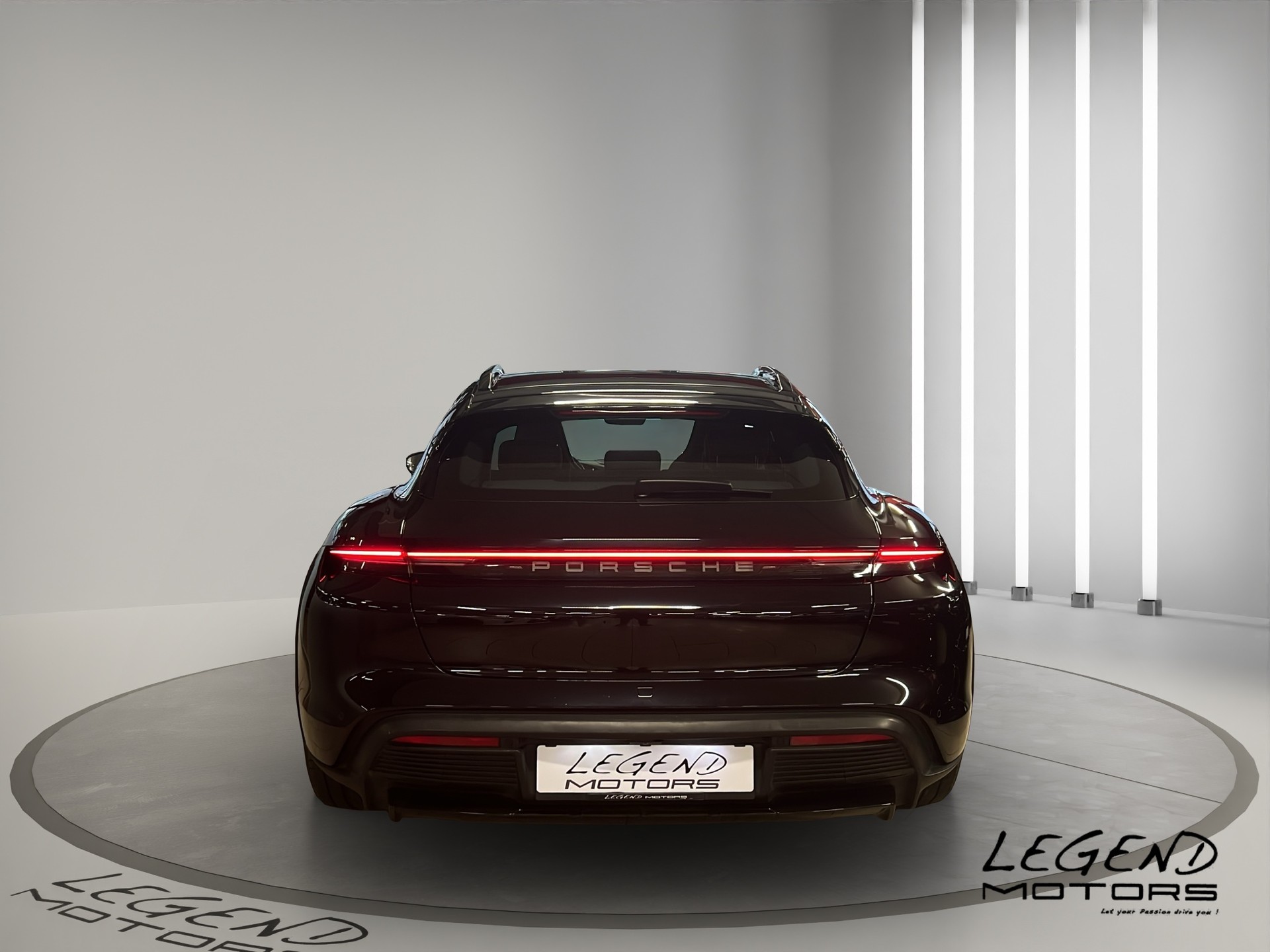 PORSCHE Taycan 4 Cross Turismo-image-4