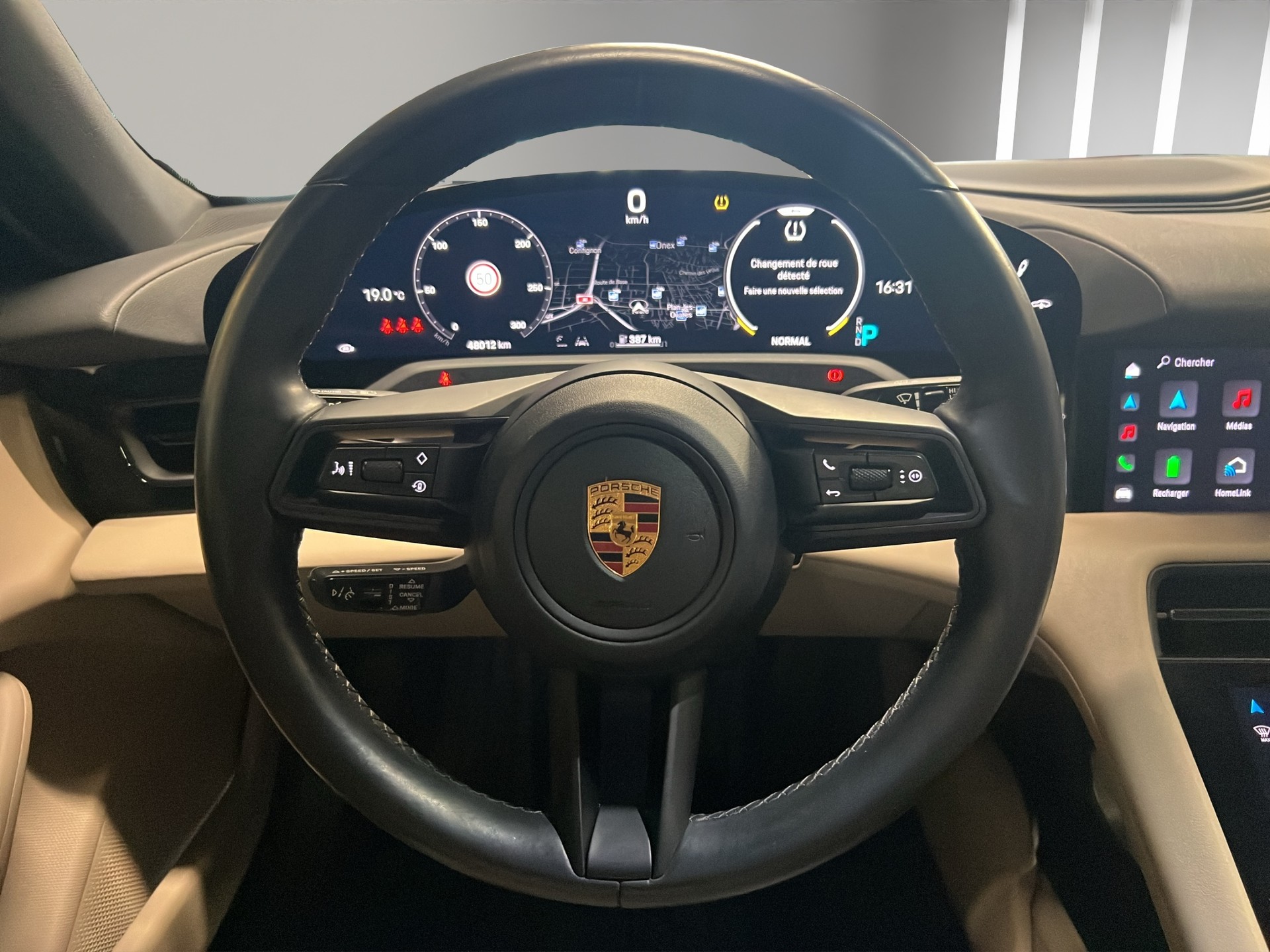 PORSCHE Taycan 4 Cross Turismo-image-9