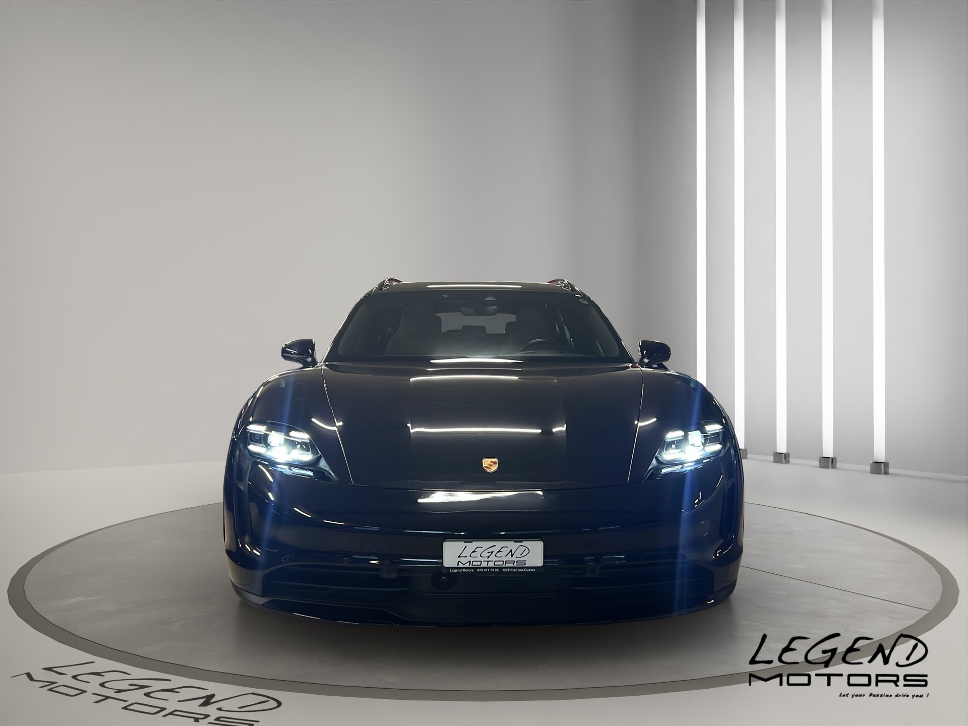 PORSCHE Taycan 4 Cross Turismo-showroom-element-1
