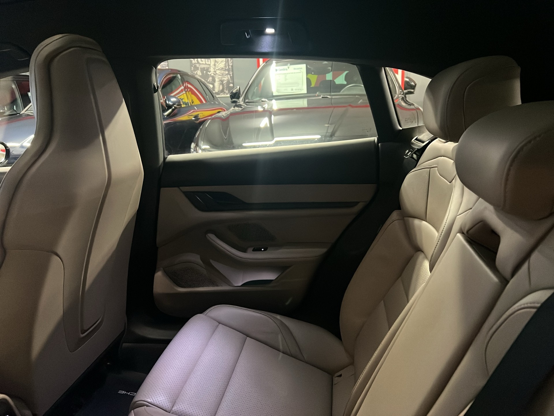 PORSCHE Taycan 4 Cross Turismo-image-13
