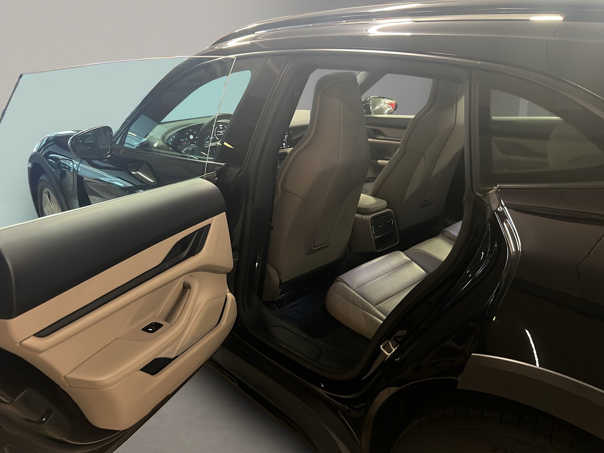 PORSCHE Taycan 4 Cross Turismo-image-12