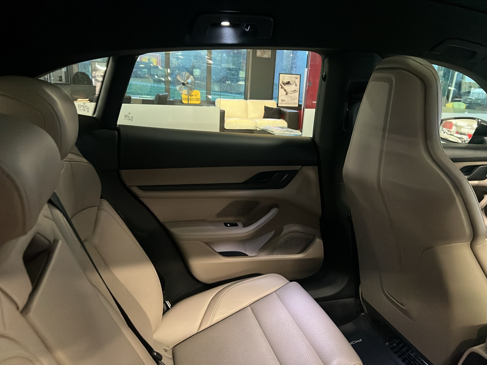 PORSCHE Taycan 4 Cross Turismo-image-11