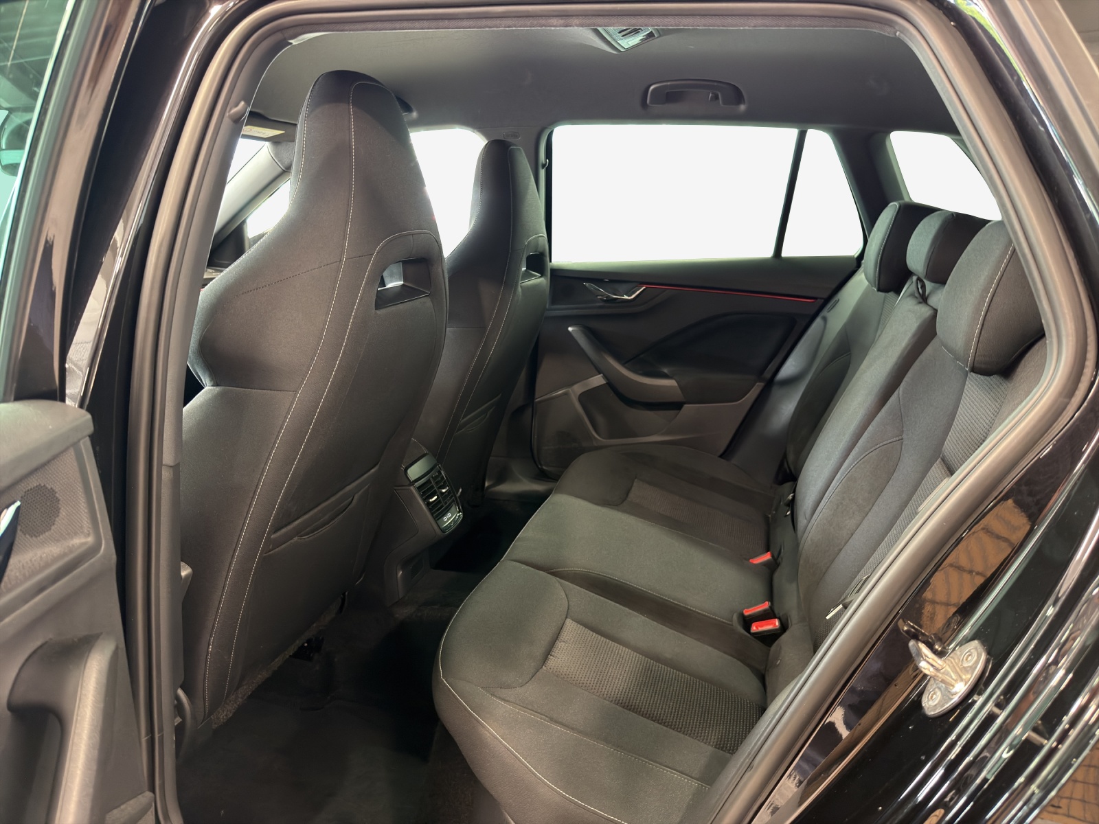 SKODA Kamiq 1.0 TSI Selection DSG-image-11